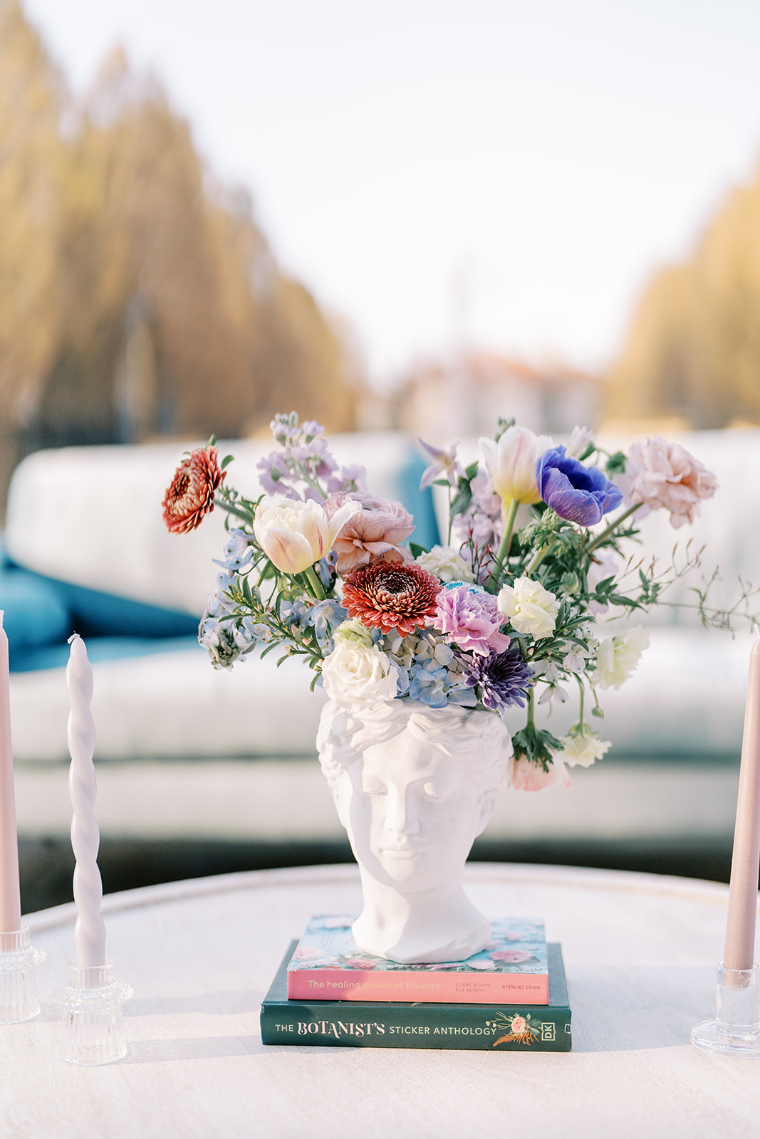 pastel wedding floral arrangement in bust vase