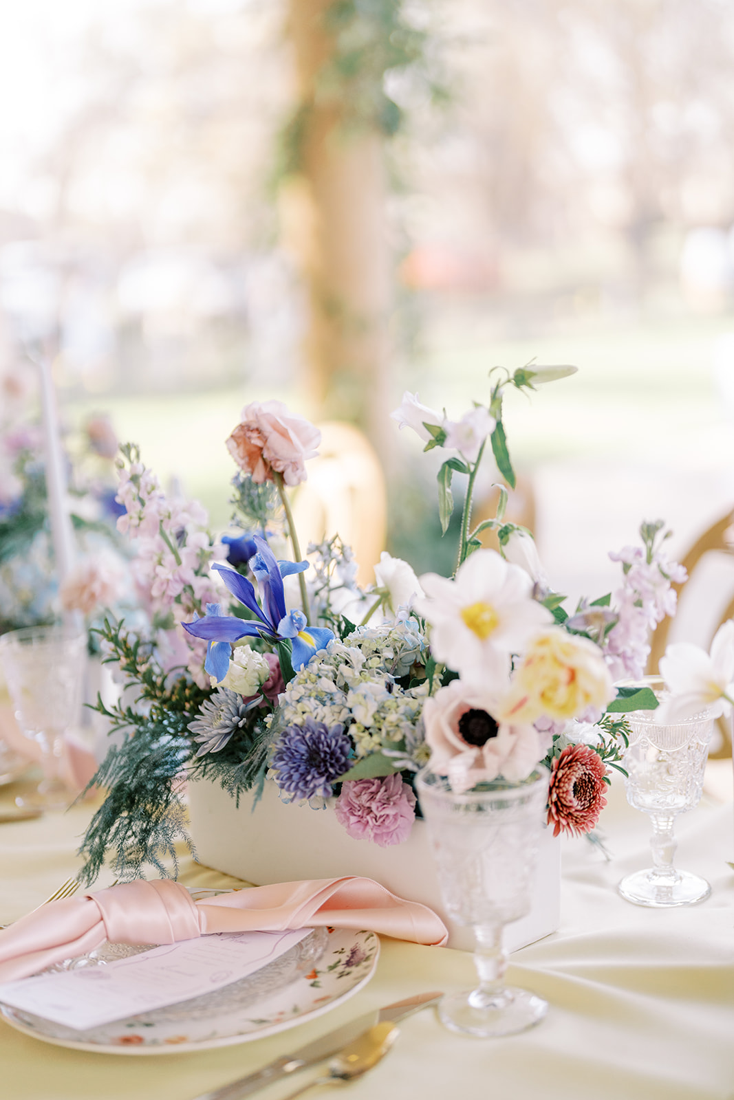 pastel wedding floral arrangement ideas