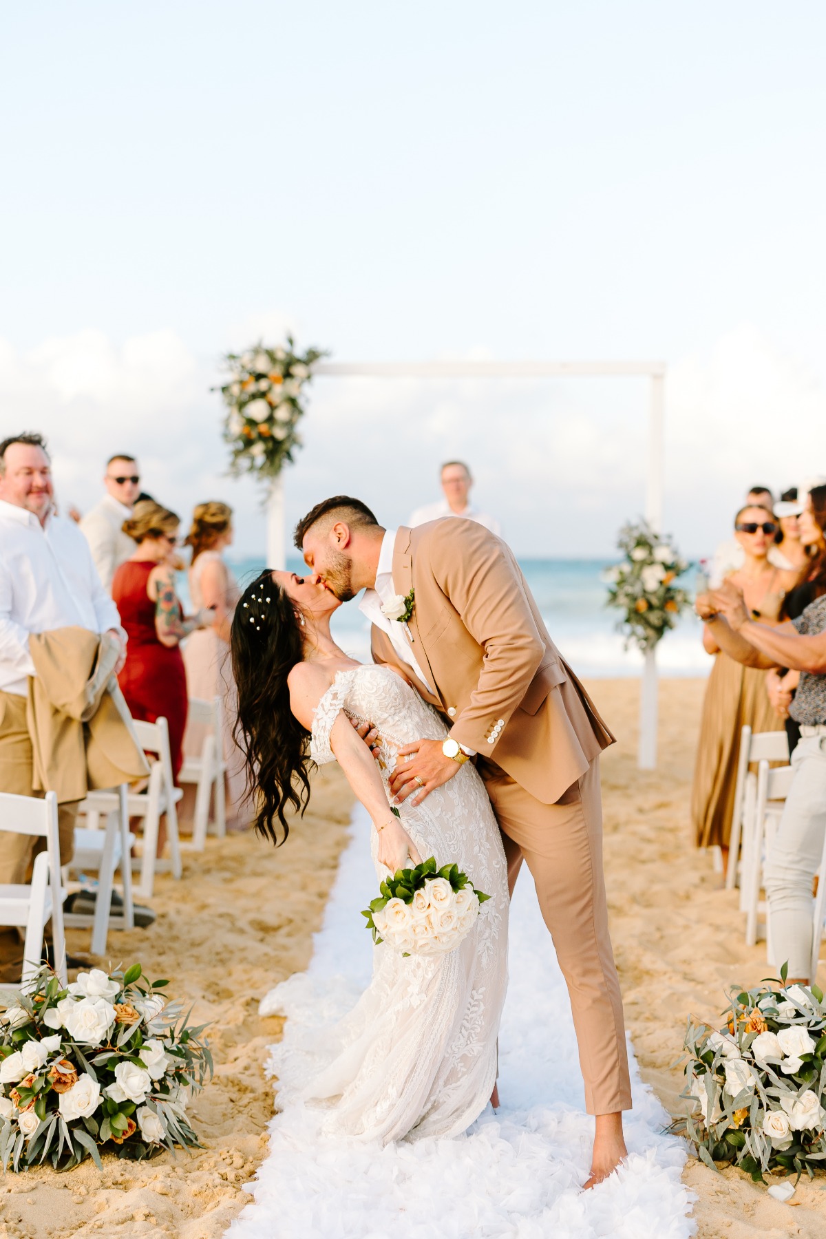 tulle aisle for beach wedding