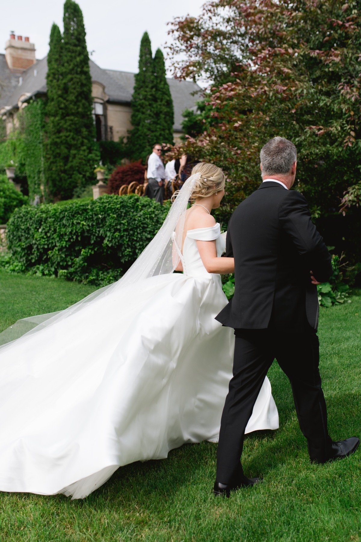 father walking the bride down the aisle at garden in michigan