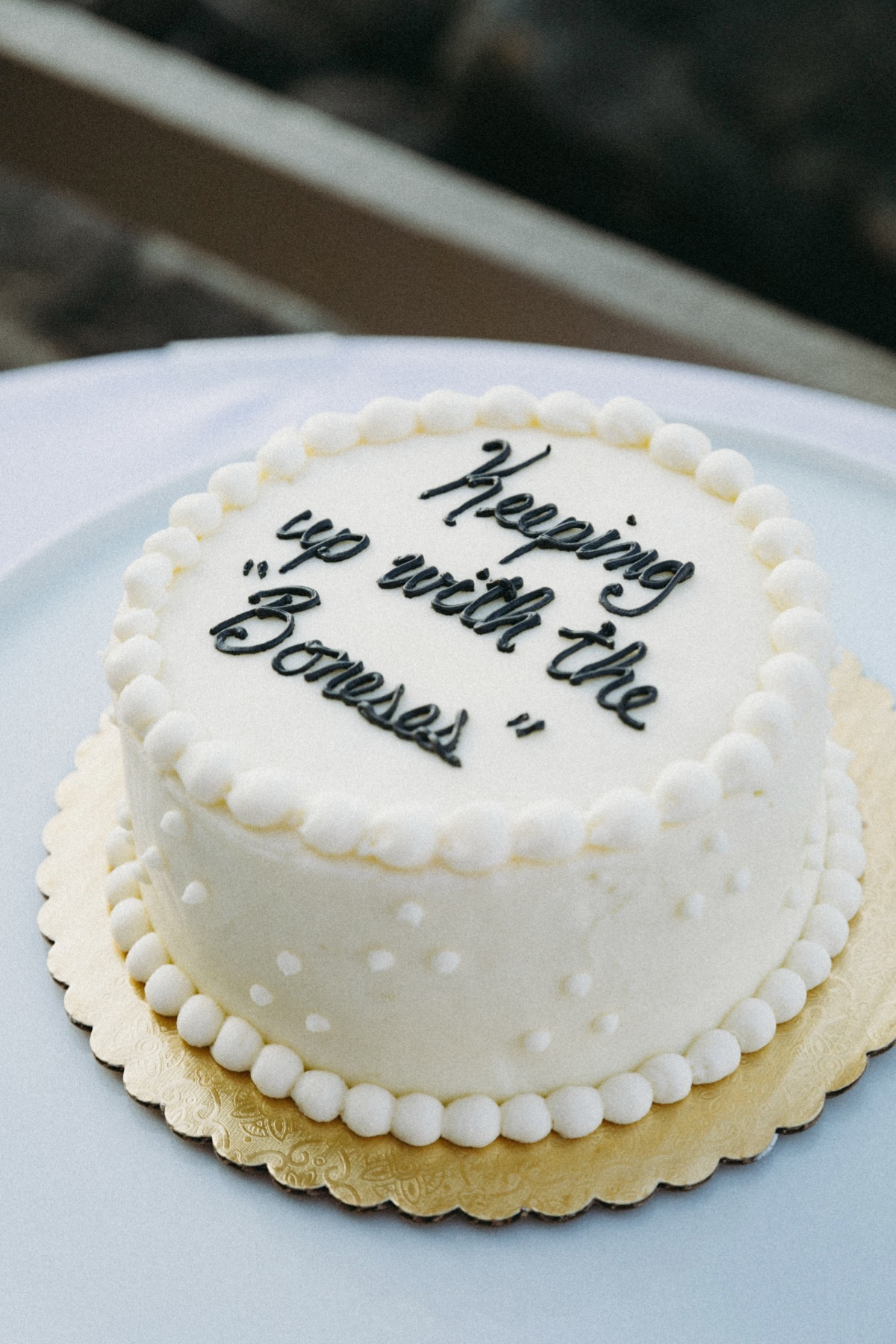 small white cake for wedding