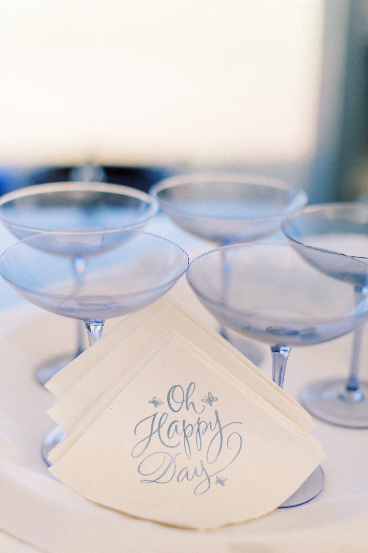 blue champagne glasses for wedding