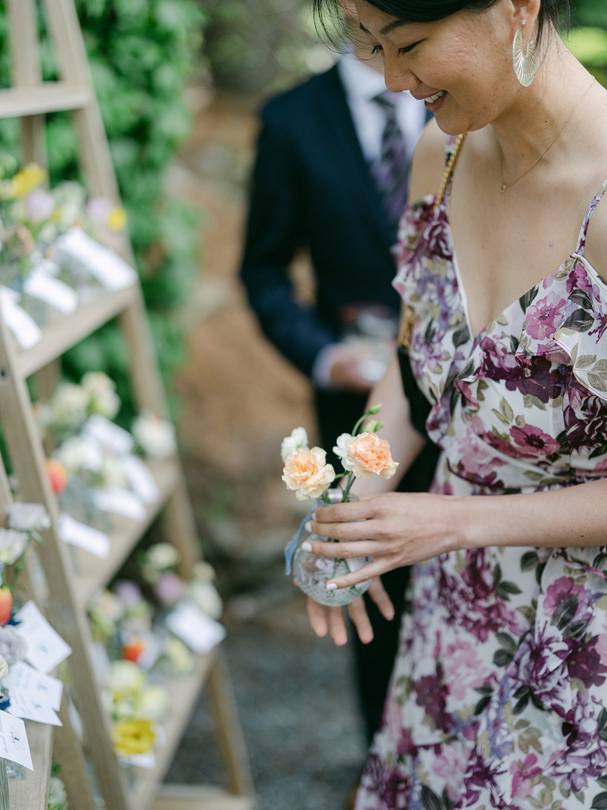 interesting wedding guest escort cards that double as favors