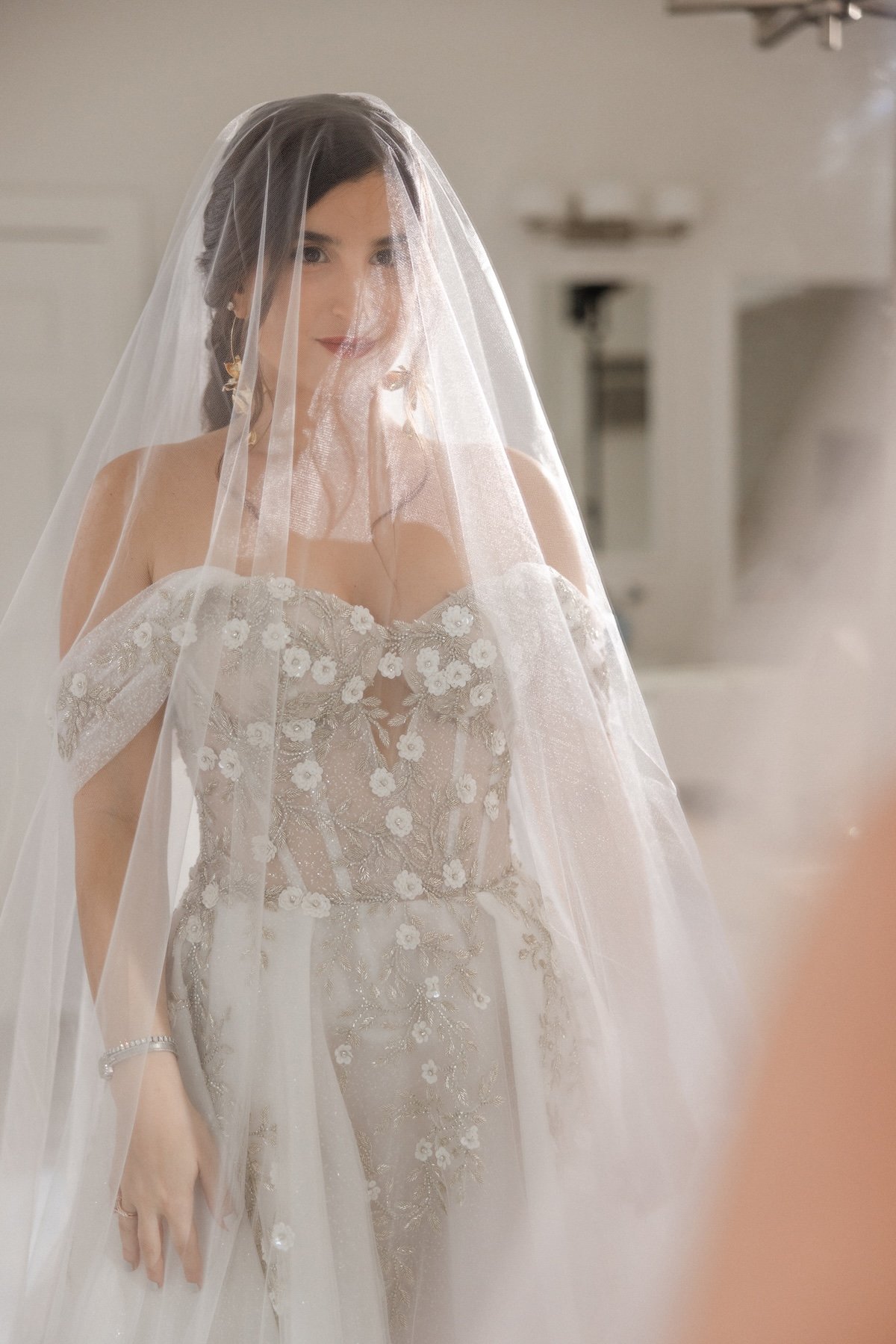 bride getting ready photography ideas