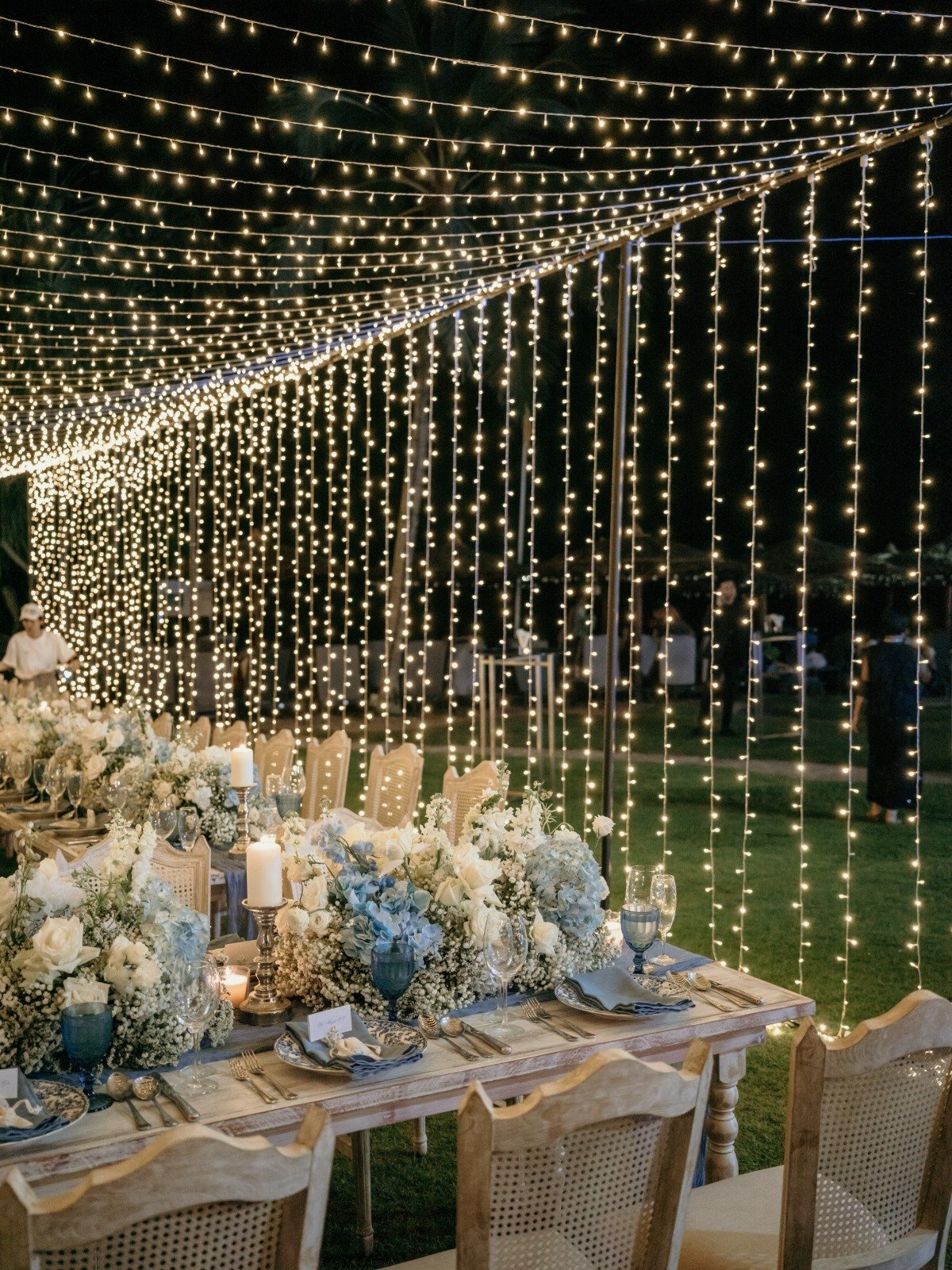 blue hydrangea and baby's breath centerpieces