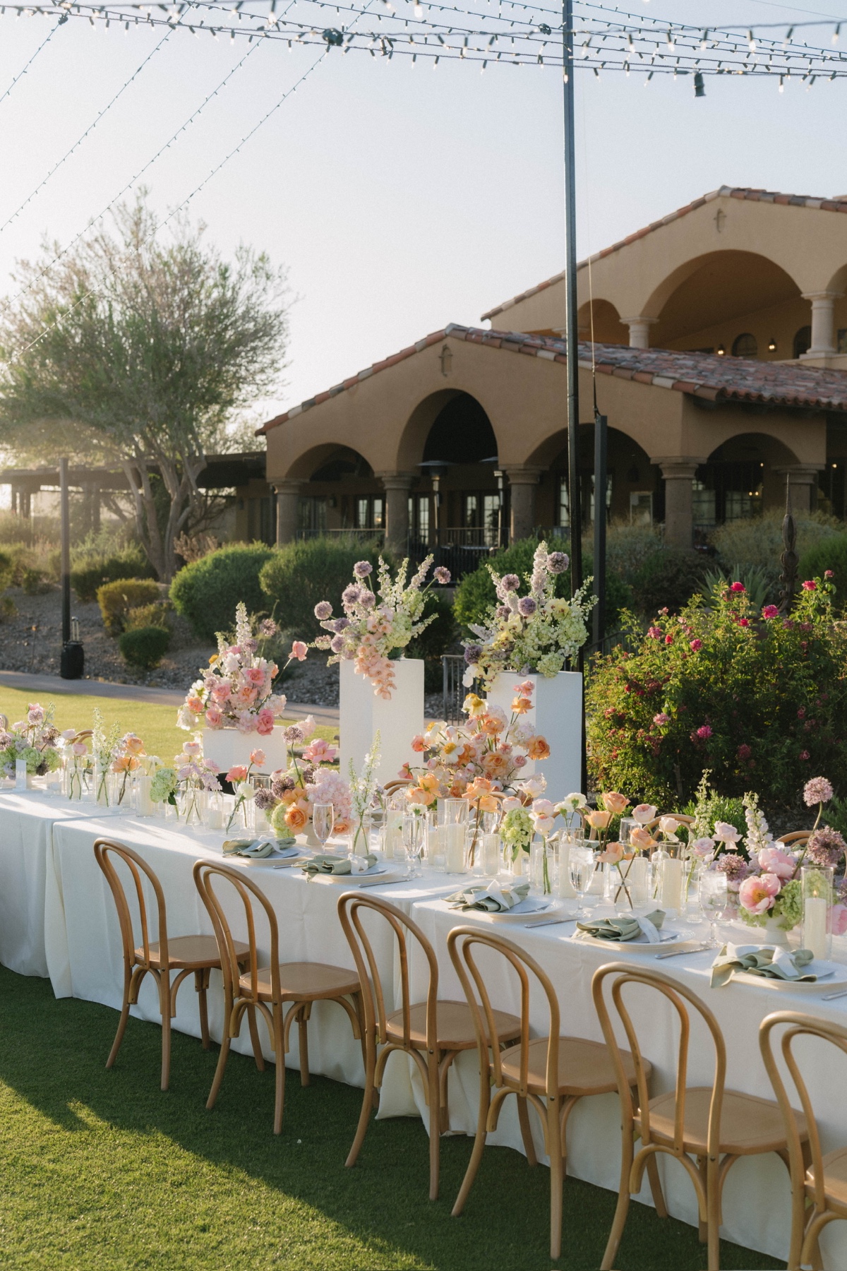 pastel wedding flowers for outdoor wedding