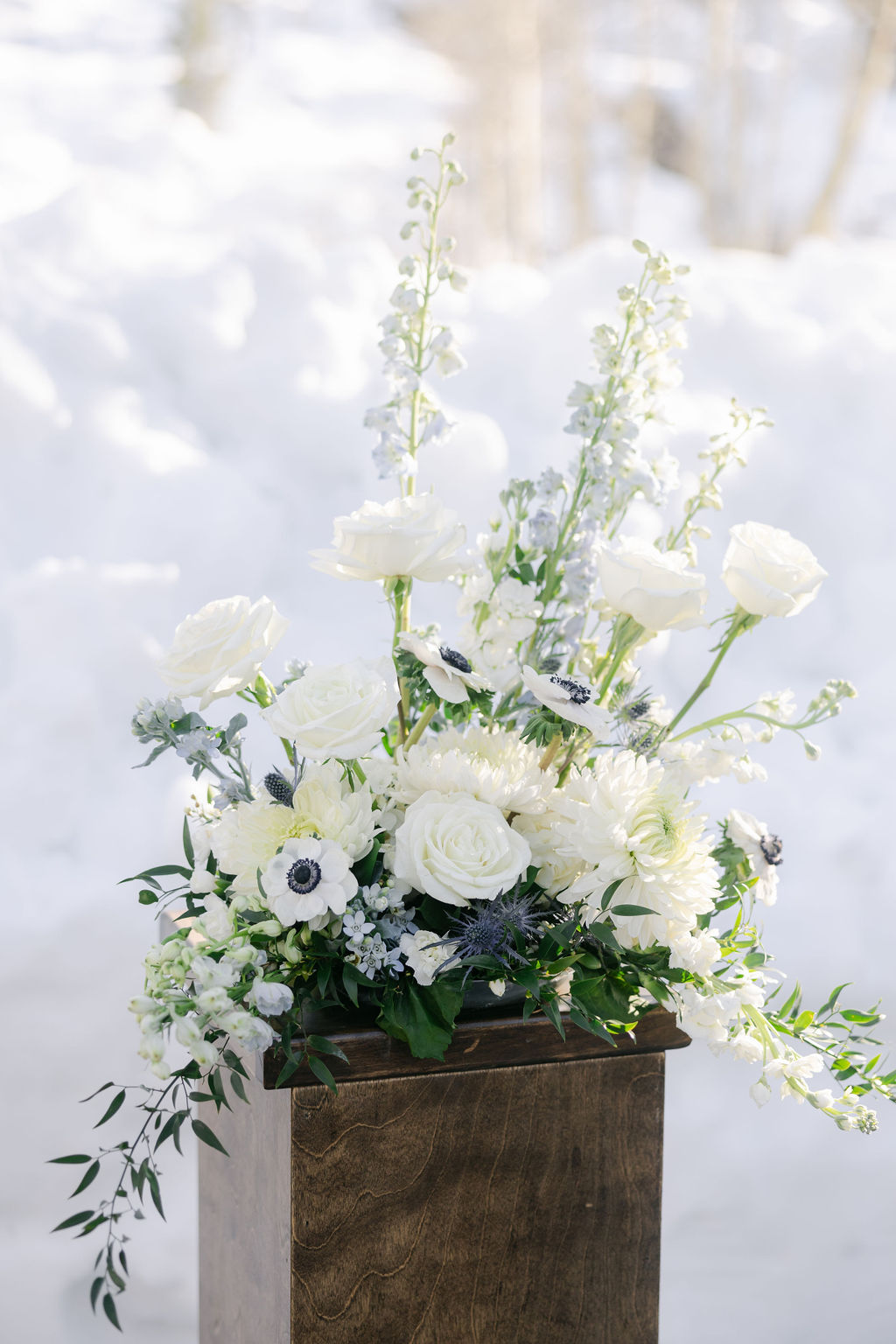 white and blue winter wedding flowers