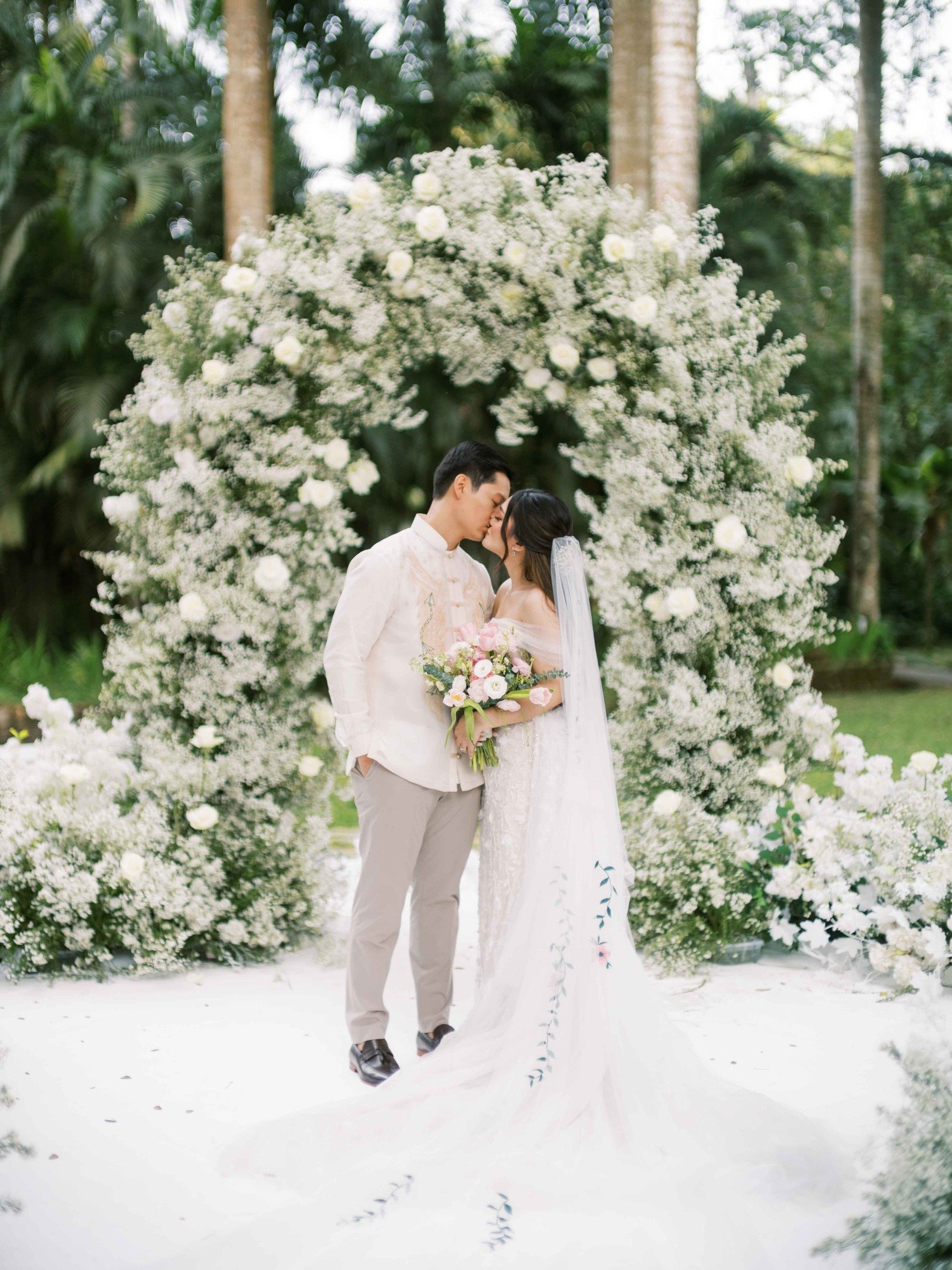 giant white flower arch with baby's breath