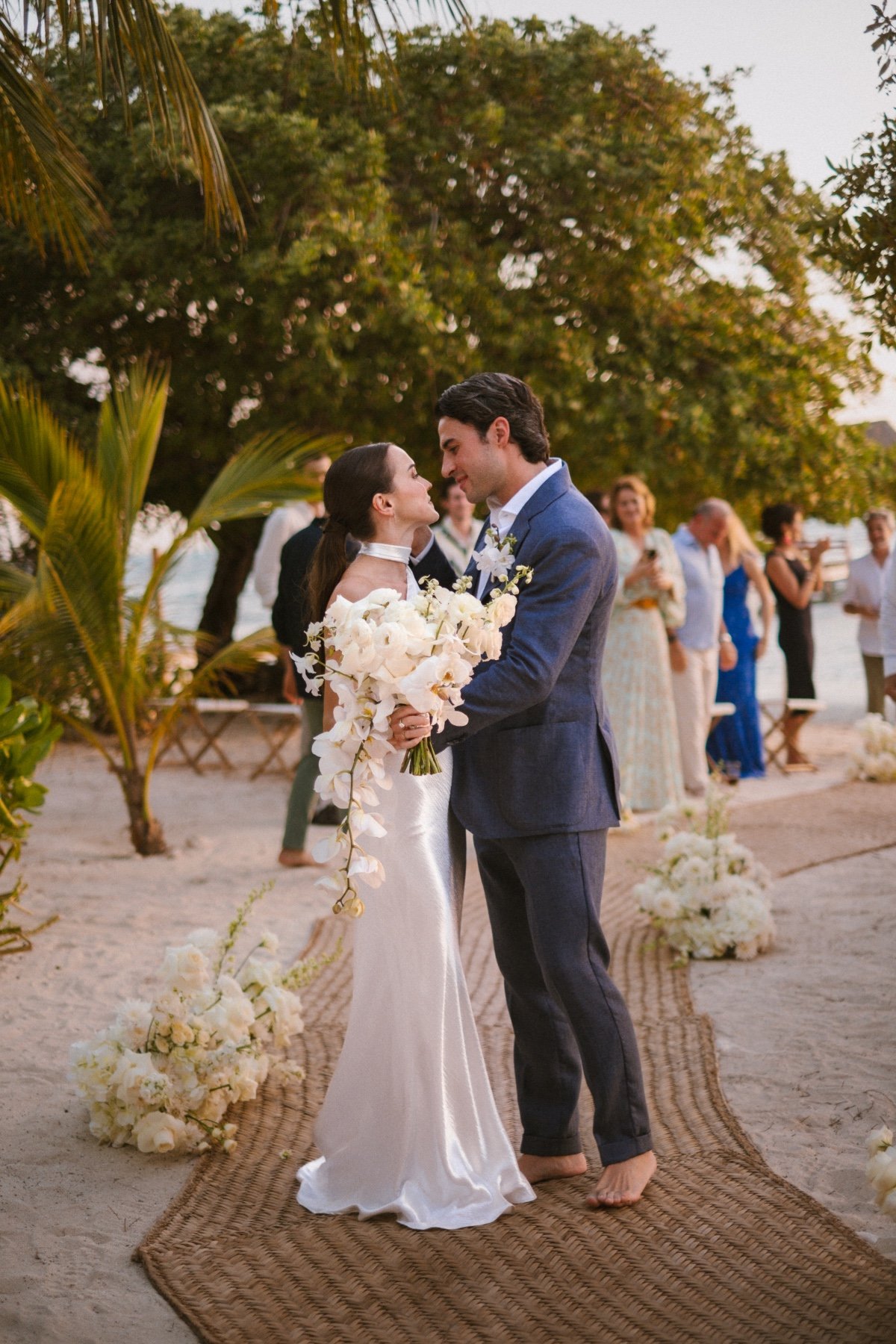 rug aisle for beach wedding ceremony