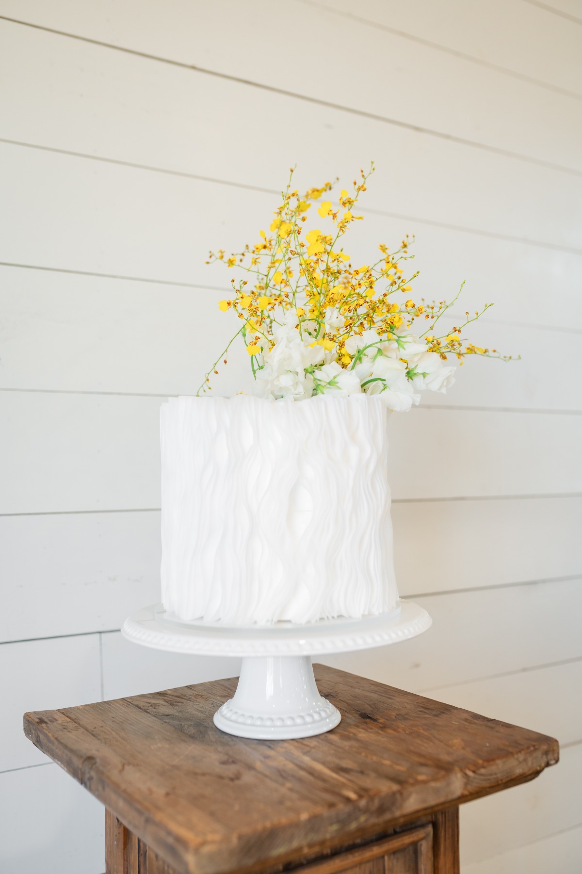 pop of yellow wedding cake