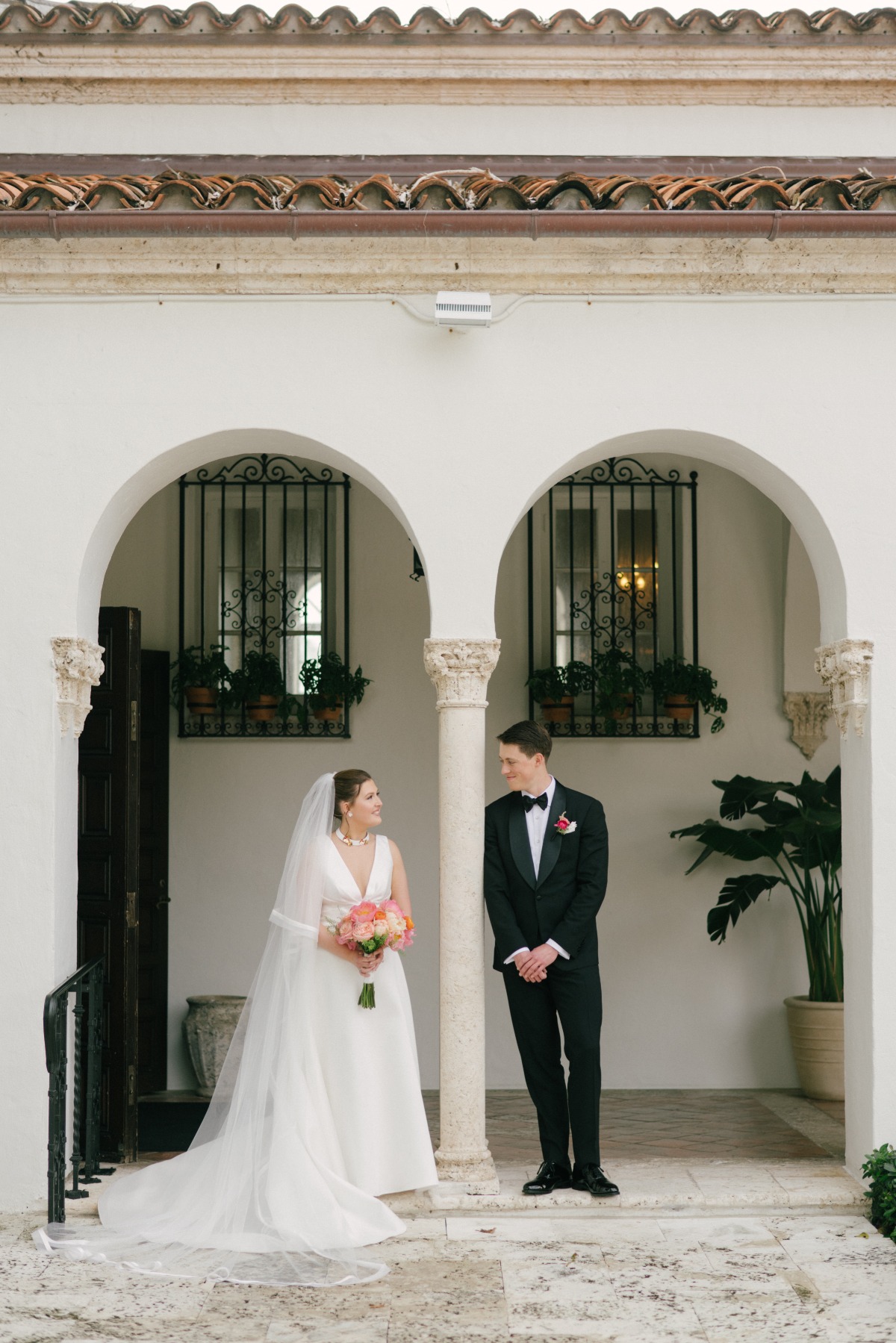 bride and groom photo ideas in miami