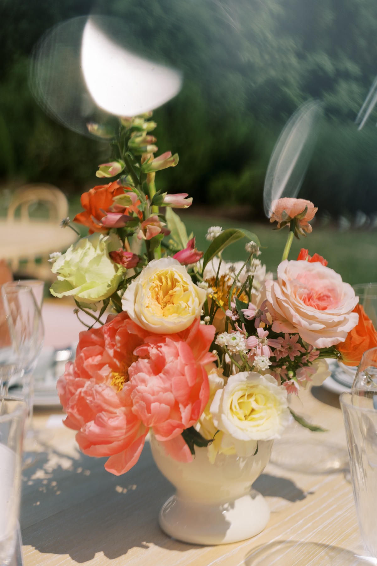 peach pink and yellow centerpieces