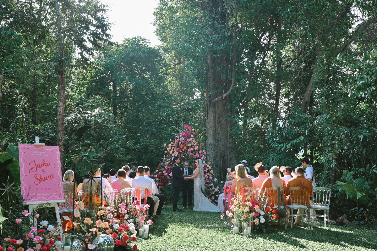 full shot of the wedding cermeony with all the guests