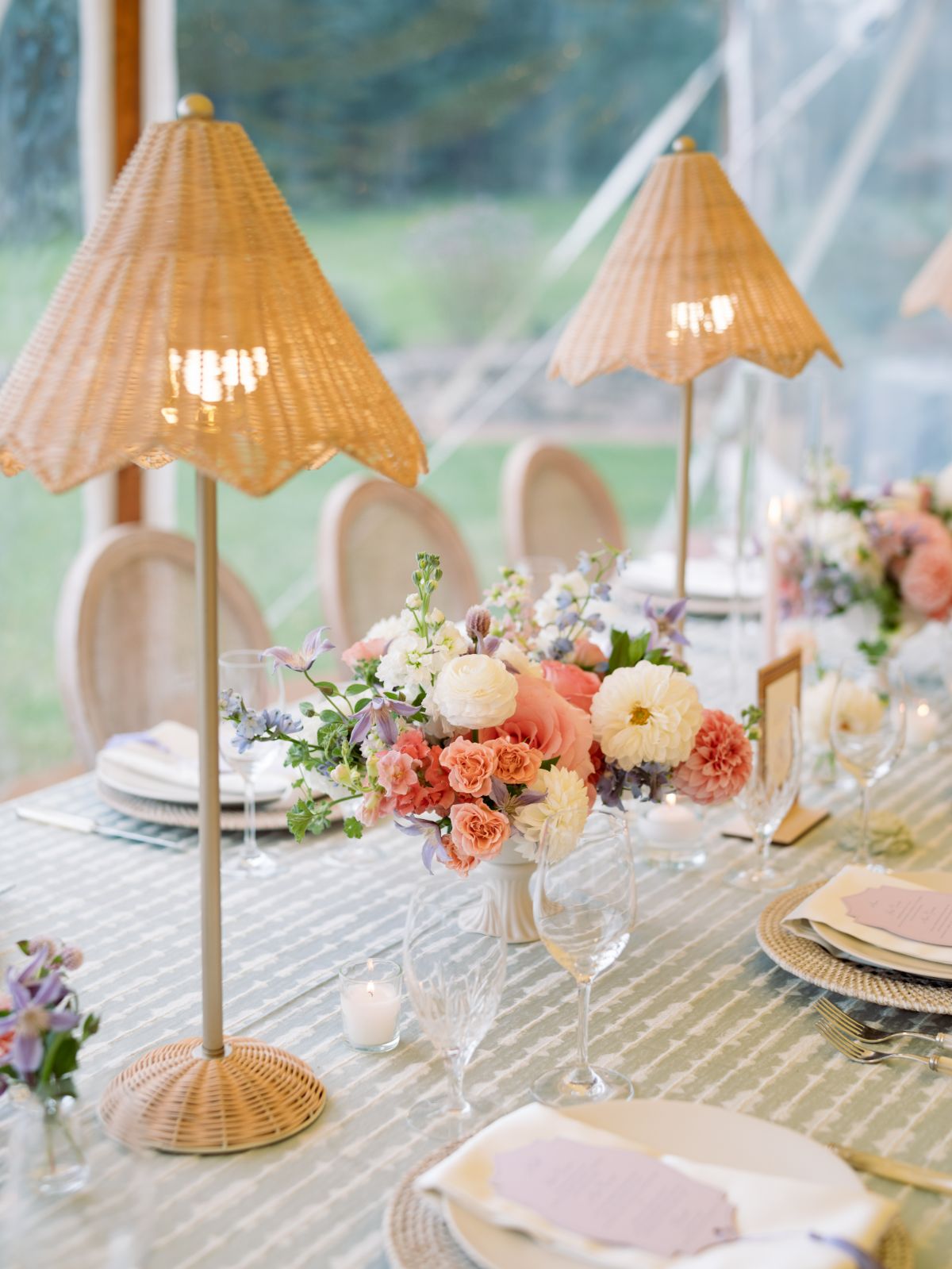 wicker wedding decor ideas with lamps