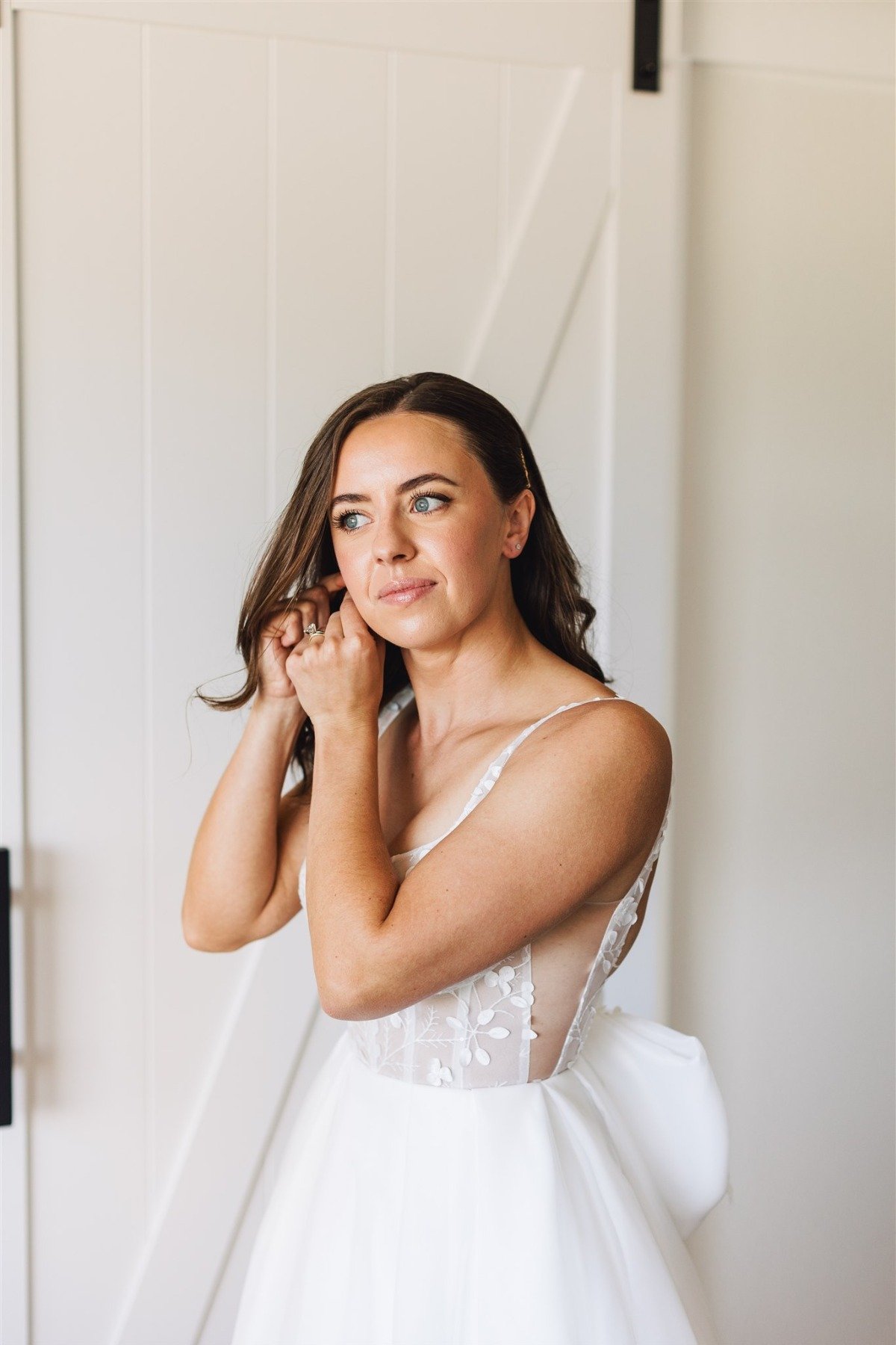 getting ready bridal photo ideas with earrings