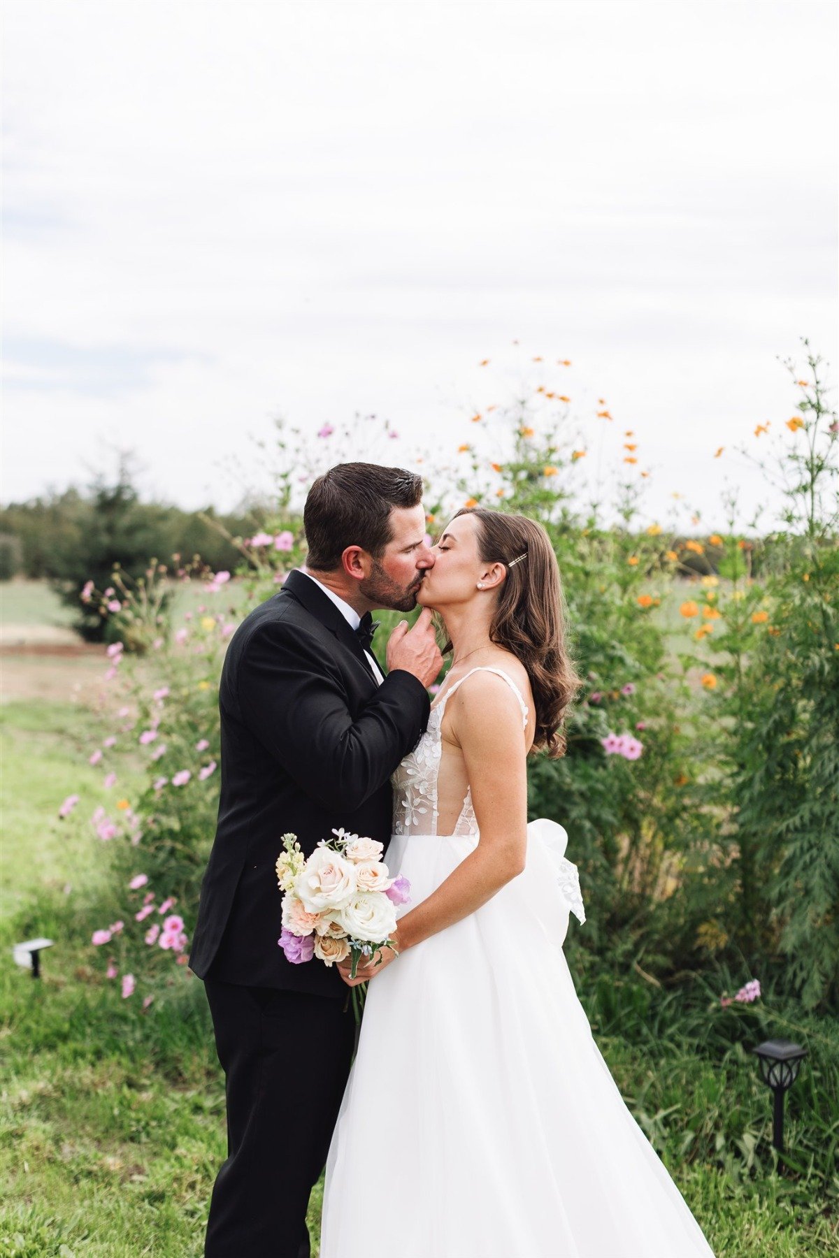 wildflower wedding photo ideas