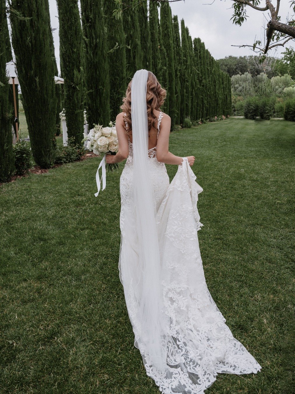 bride in lace mermaid gown