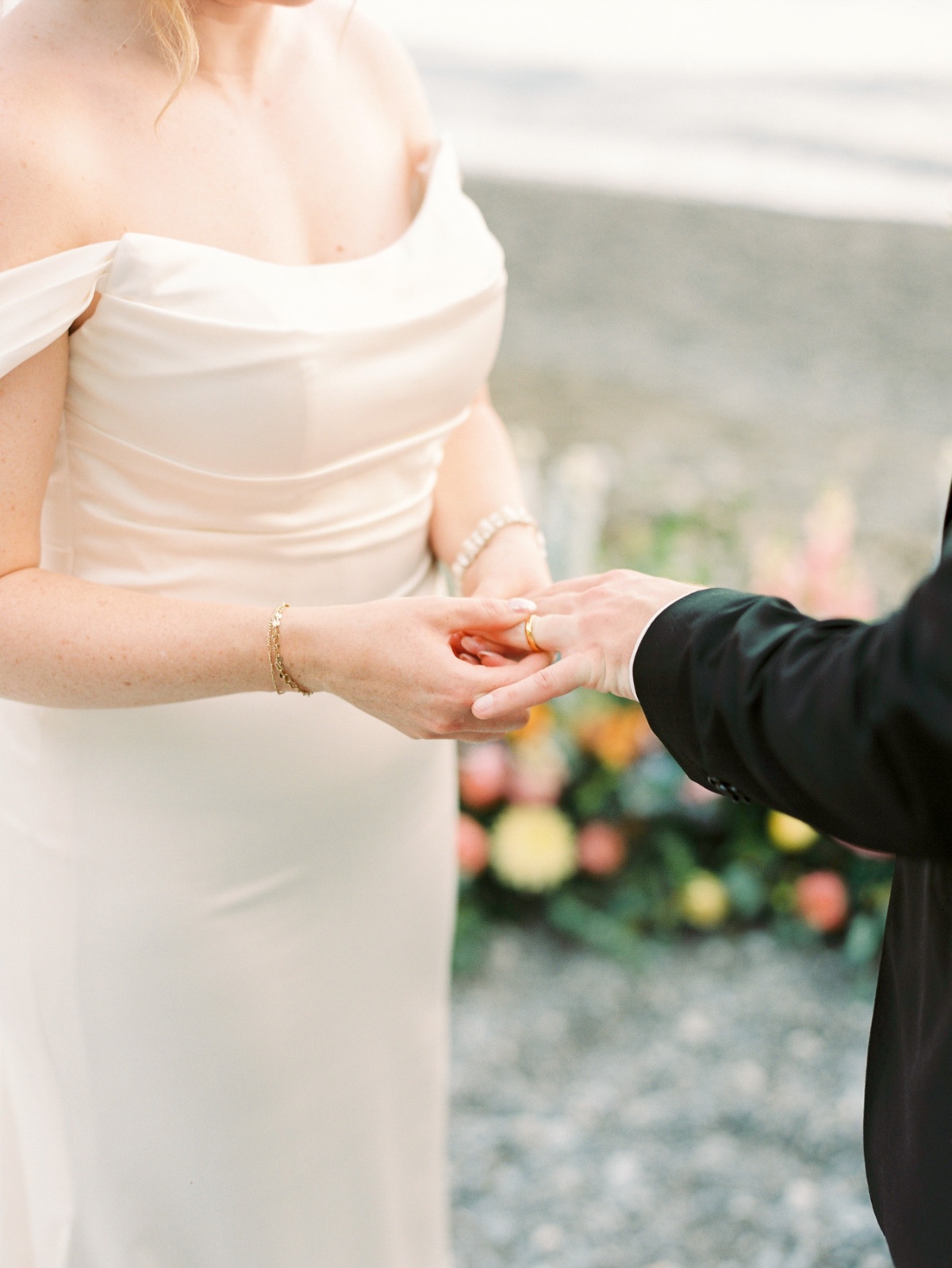 bride and groom exchange rings wedding photo ideas