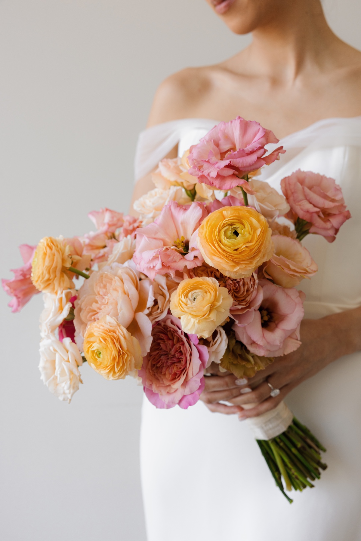 blush and peach wedding bouquet ideas