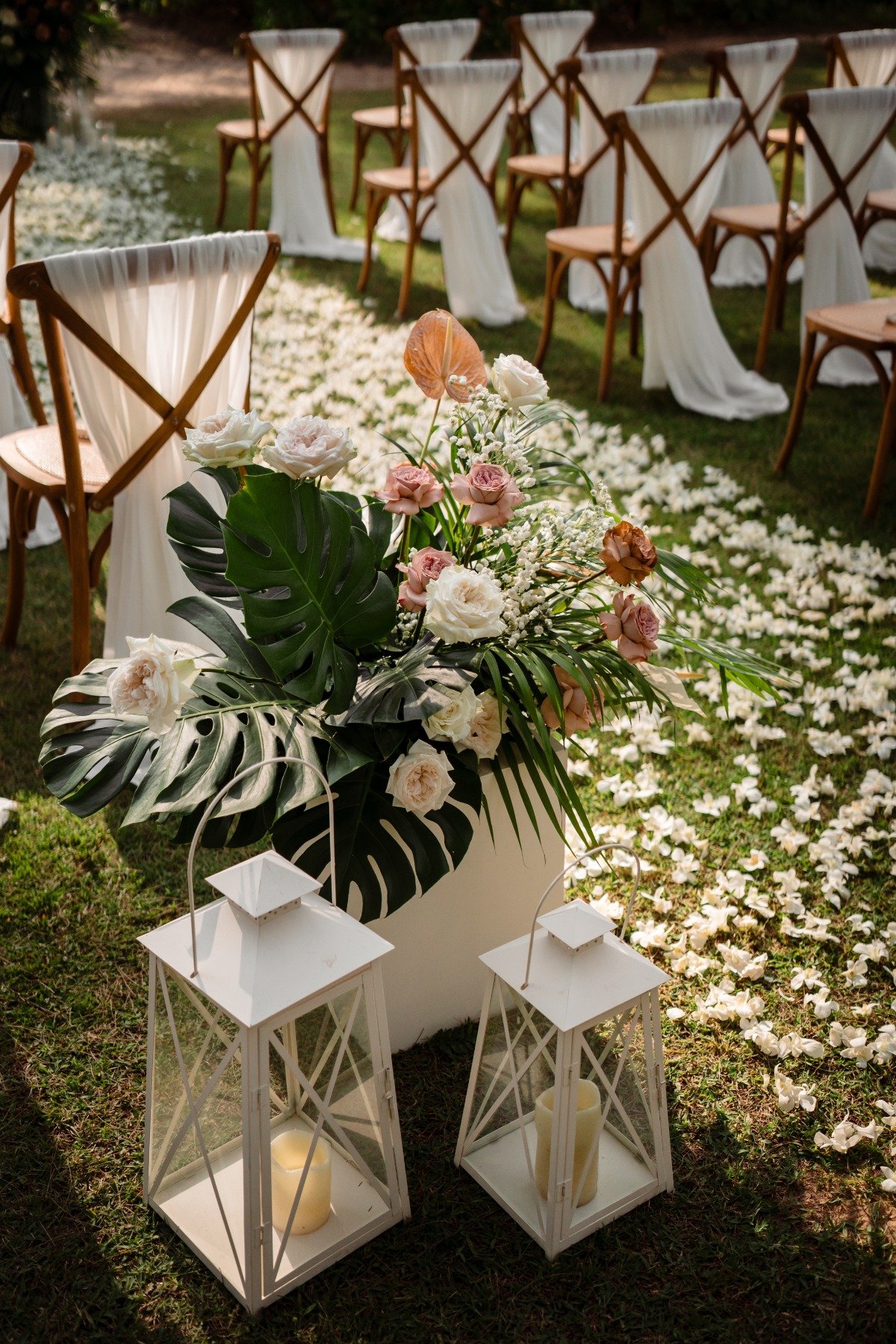 tropical wedding flower arrangements for wedding ceremony