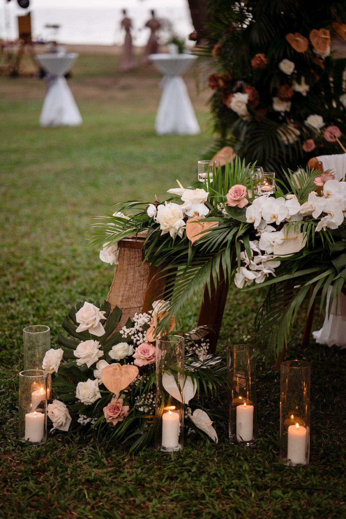 tropical wedding flower arrangement ideas