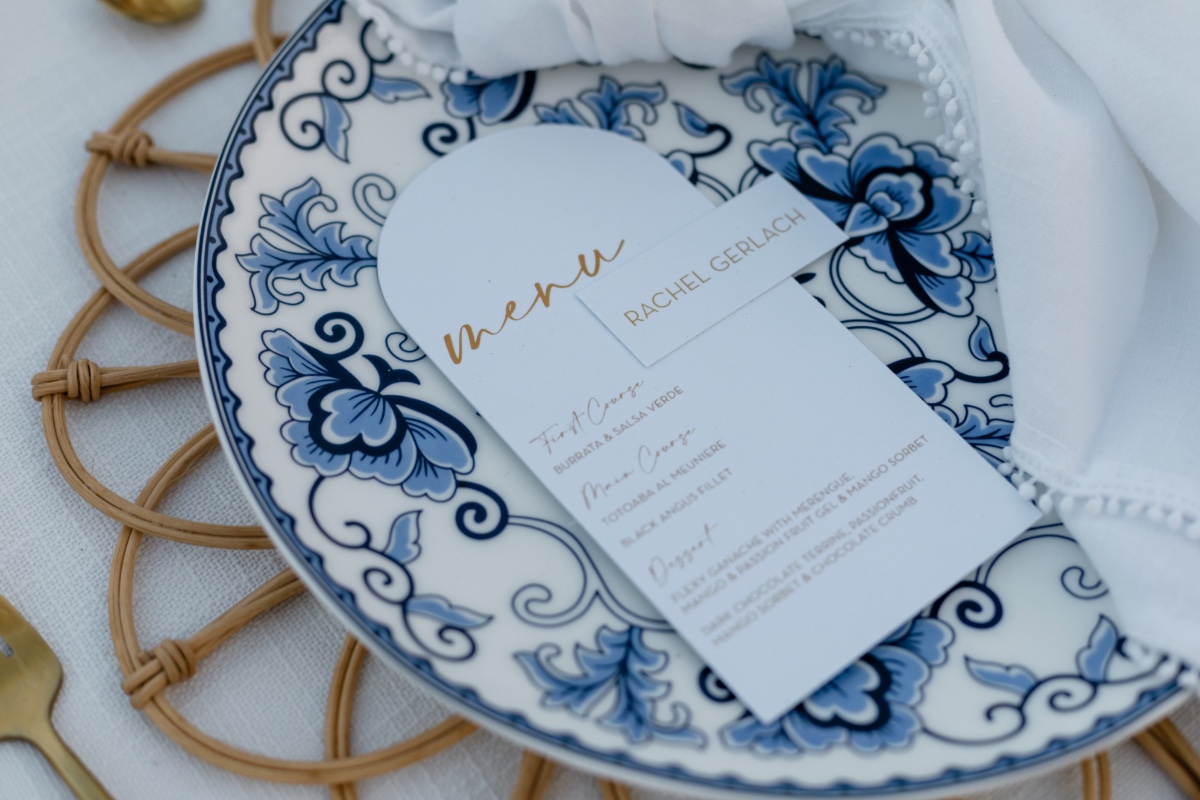 blue and white plates for wedding