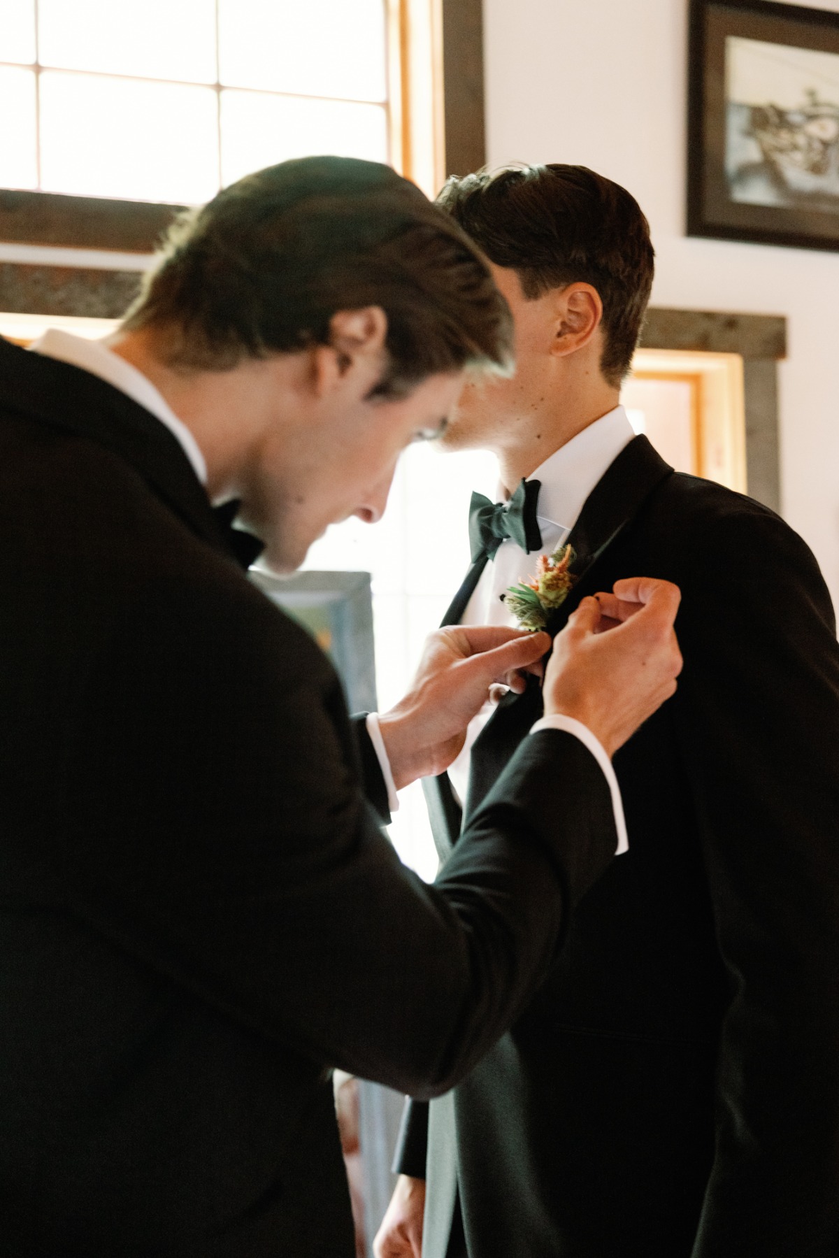 groom and groomsmen in tuxedos