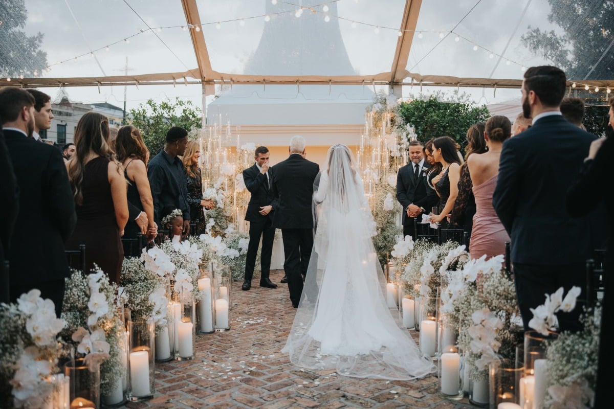 bride's father walking her down the aisle photography ideas