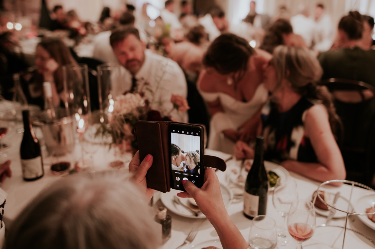 best way to share wedding photos never miss moments