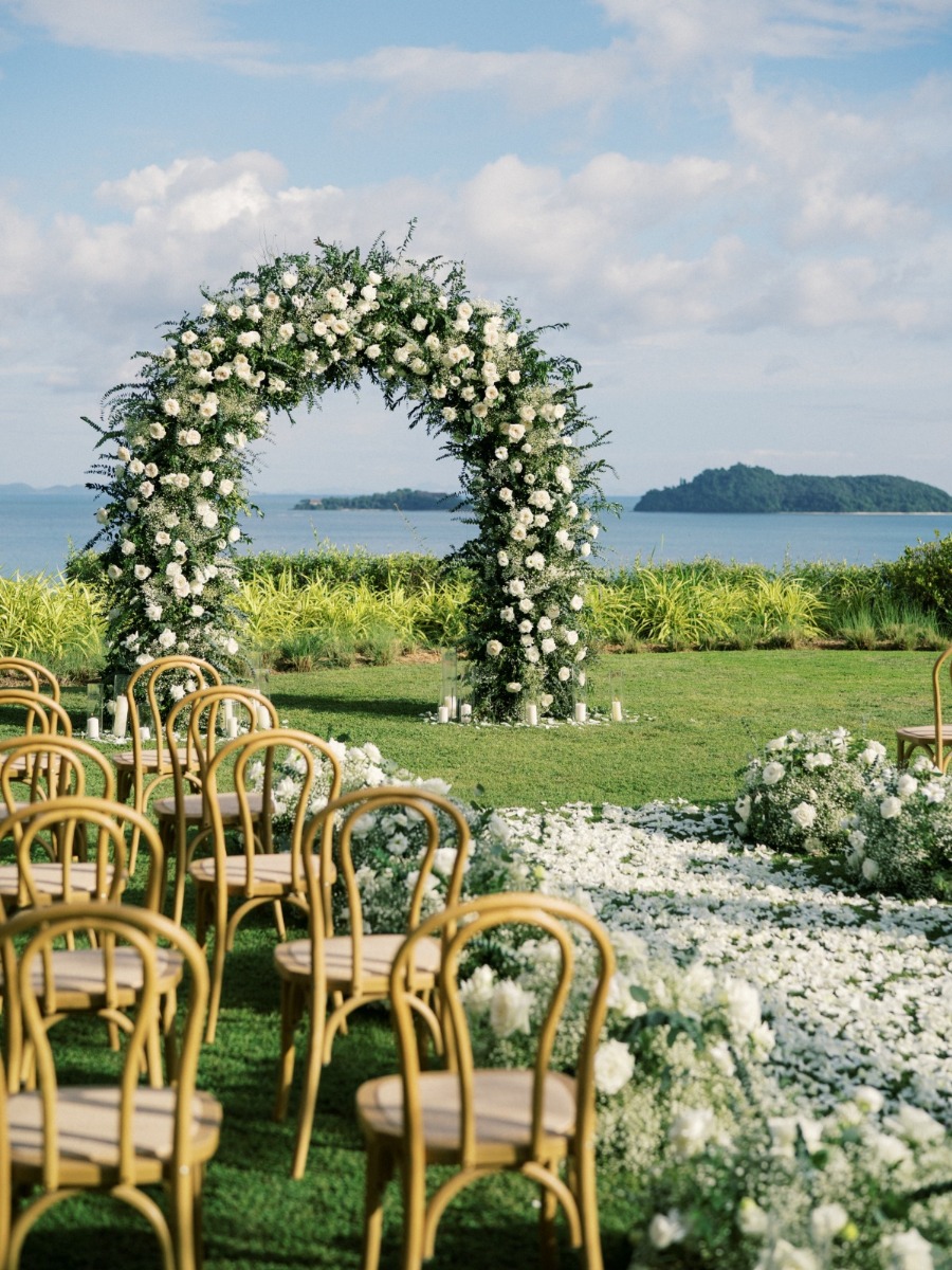 Green and white wedding in thailand with a breathtaking view