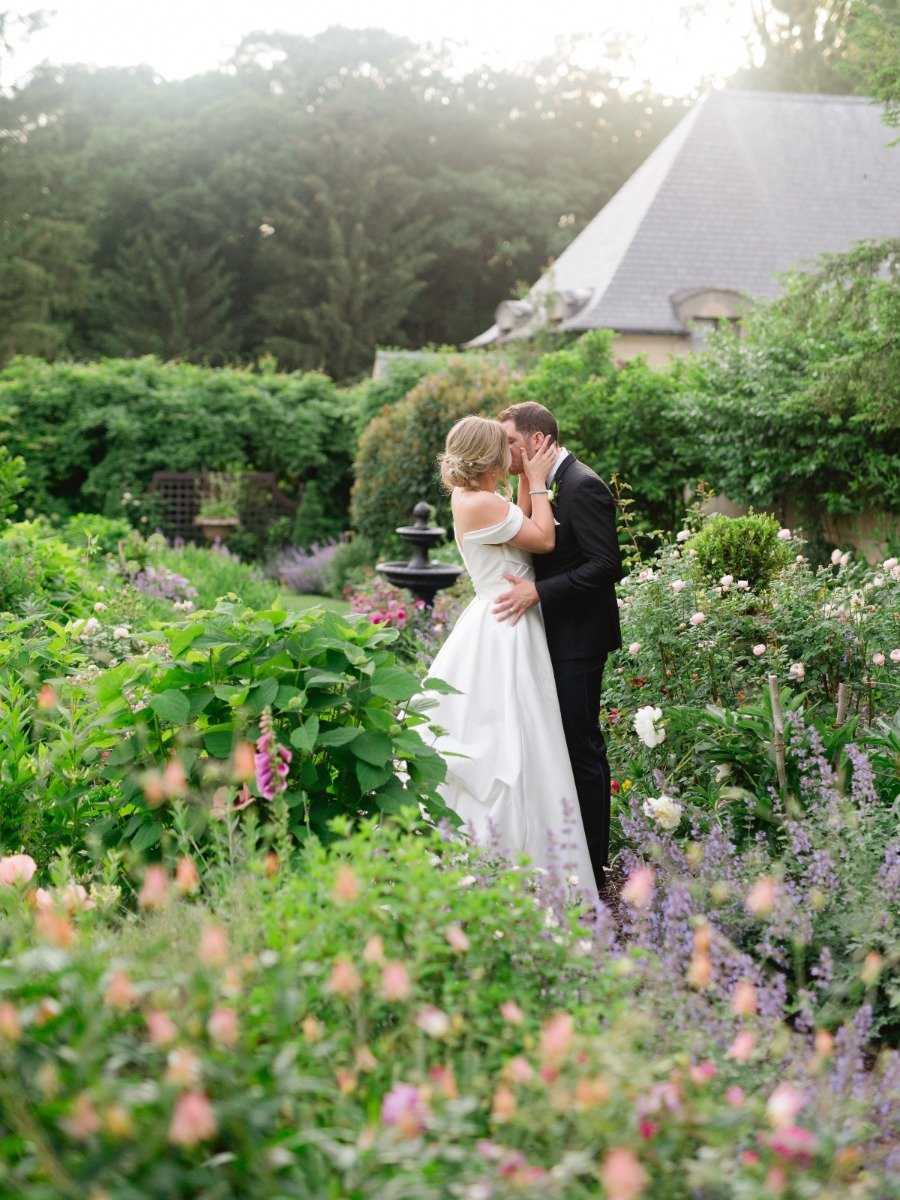 This manorhouse wedding in michigan feels like a european getaway