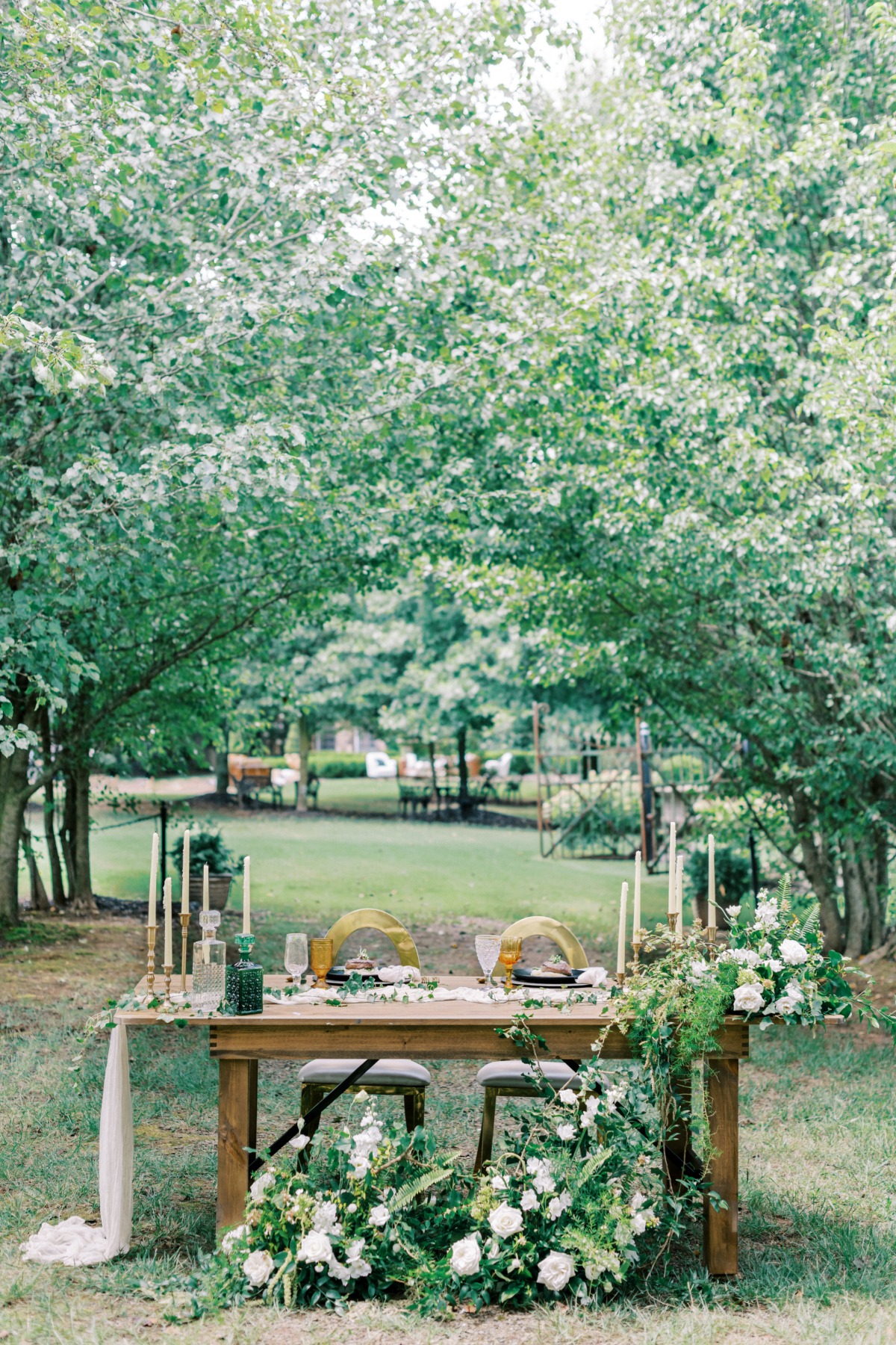 sweetheart table with floral installation with ivy