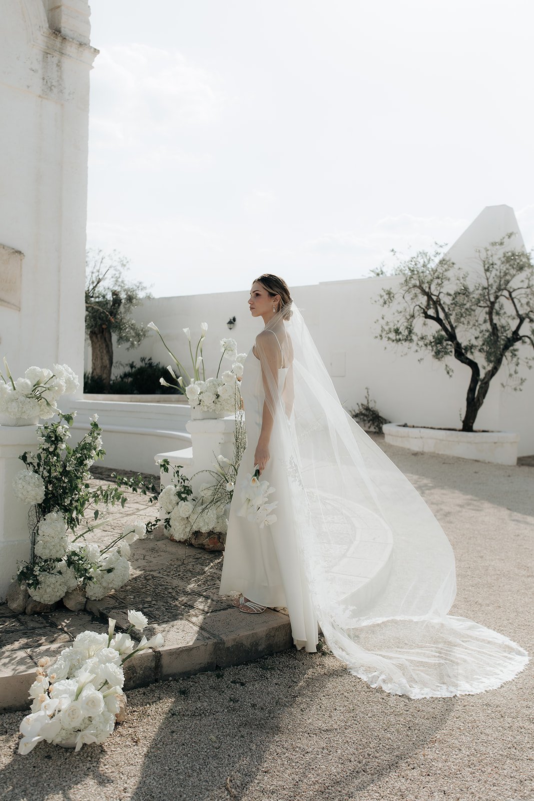 bride in italy with veil blowing in the wind