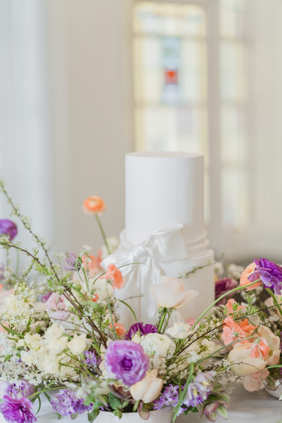 fondant bow wedding cake