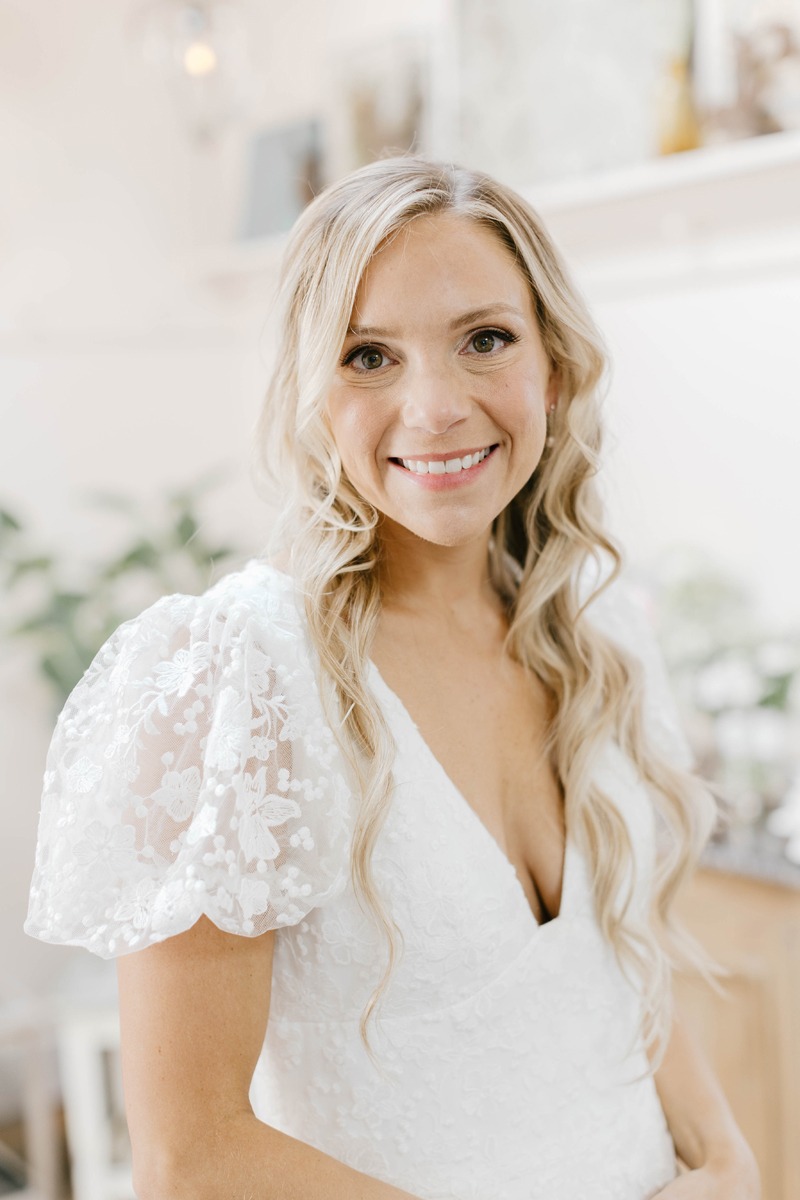 puffy sleeve lace wedding dress