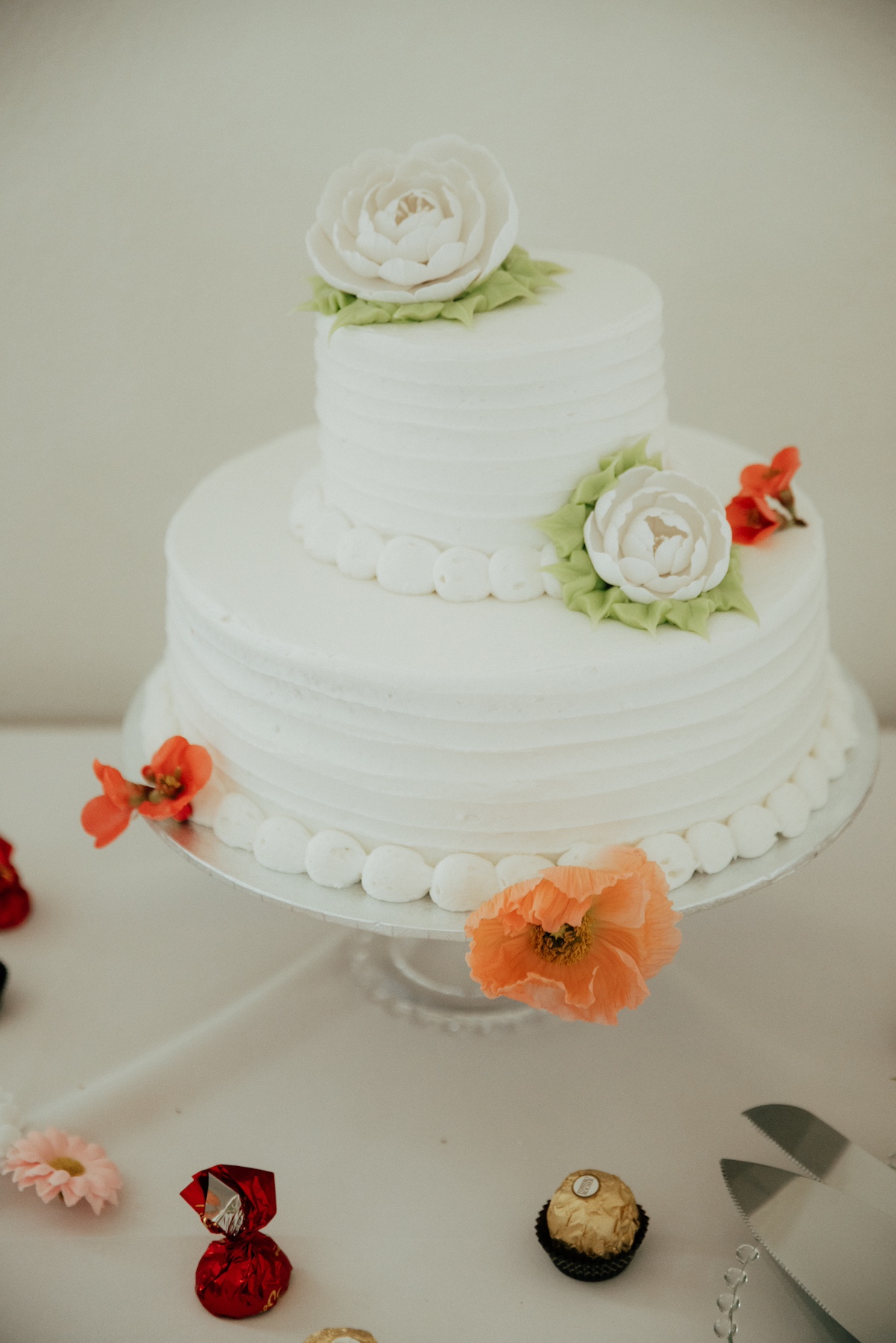 poppy-accented wedding cake