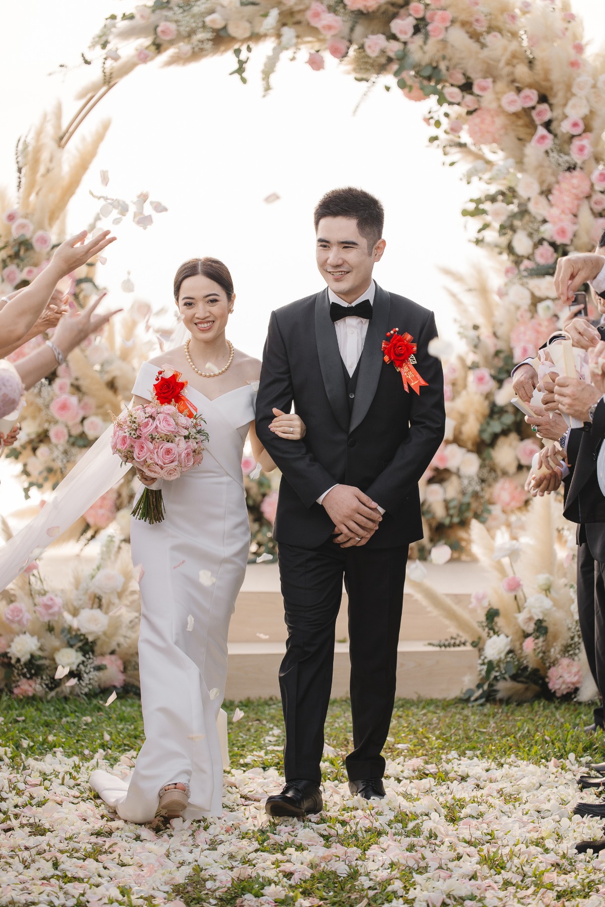 pink and pampas floral arch