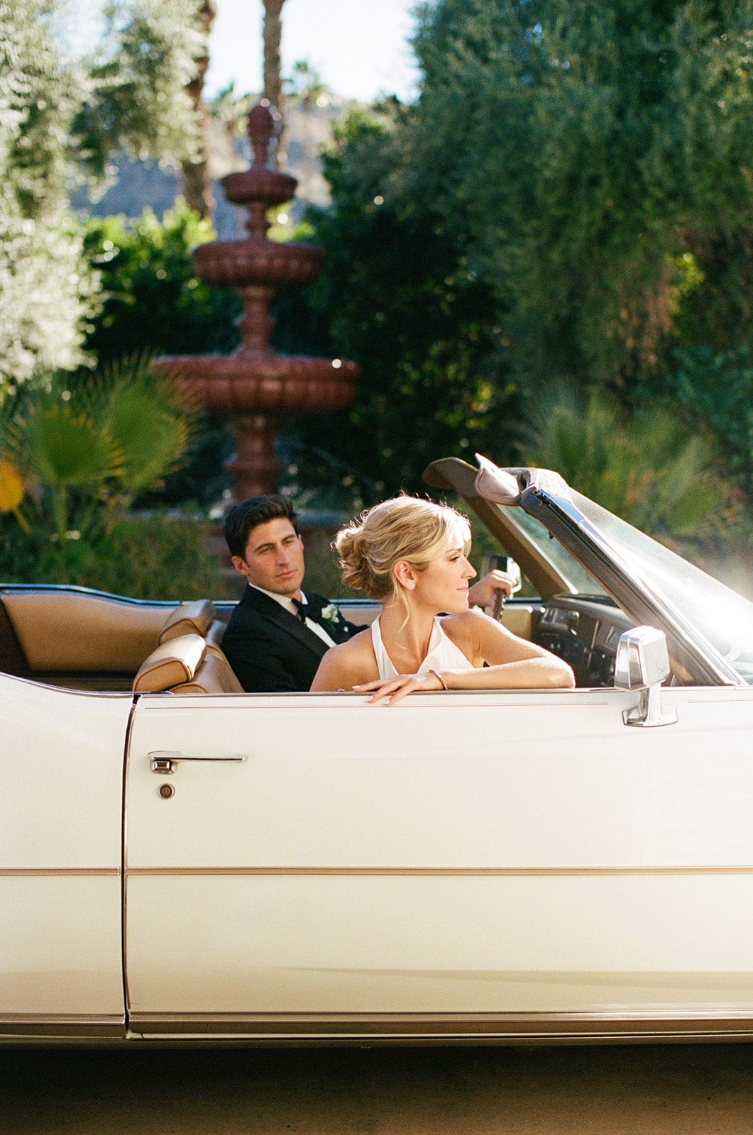 wedding photos in vintage car