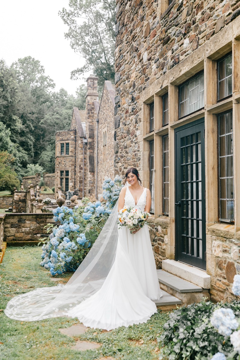 white with blue accents bouquet