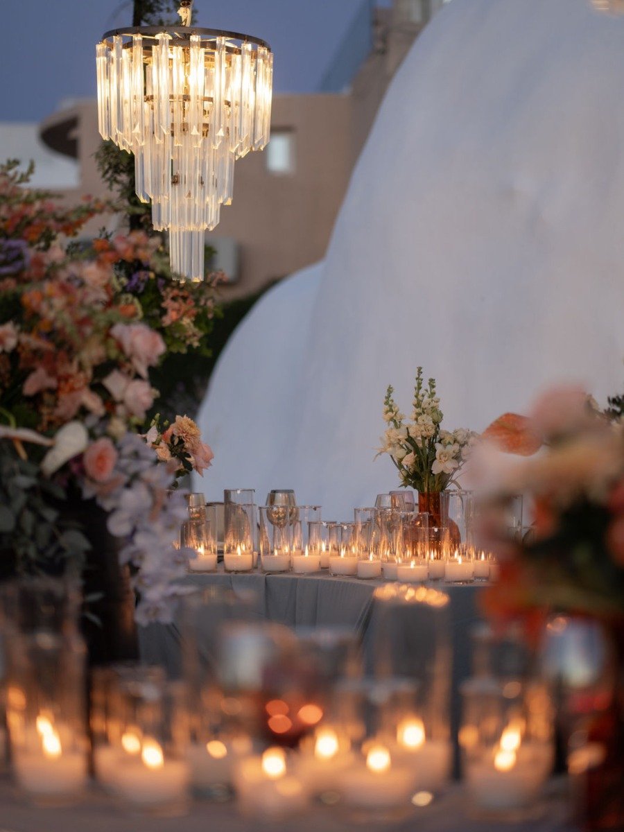 A glowing cliffside wedding inspiration in santorini