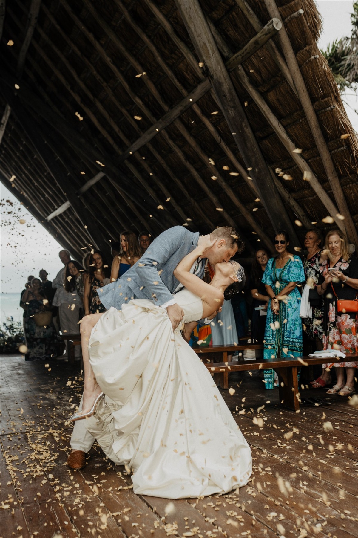 wedding confetti toss