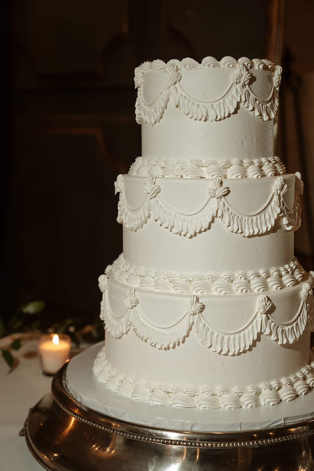 Bridgerton-inspired wedding cake