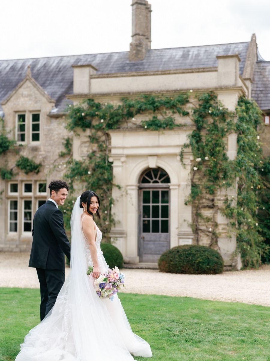 A quintessentially charming cottage wedding at Euridge Manor