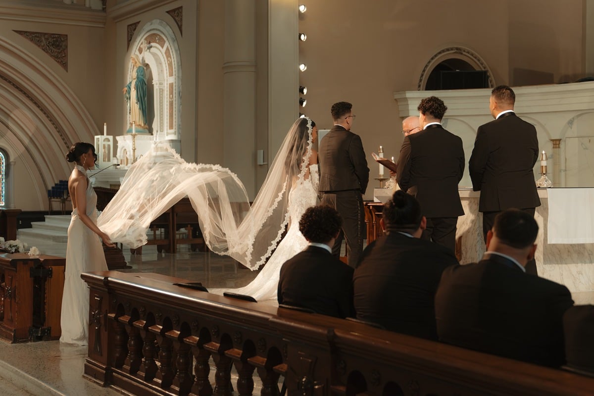 lace-trimmed veil