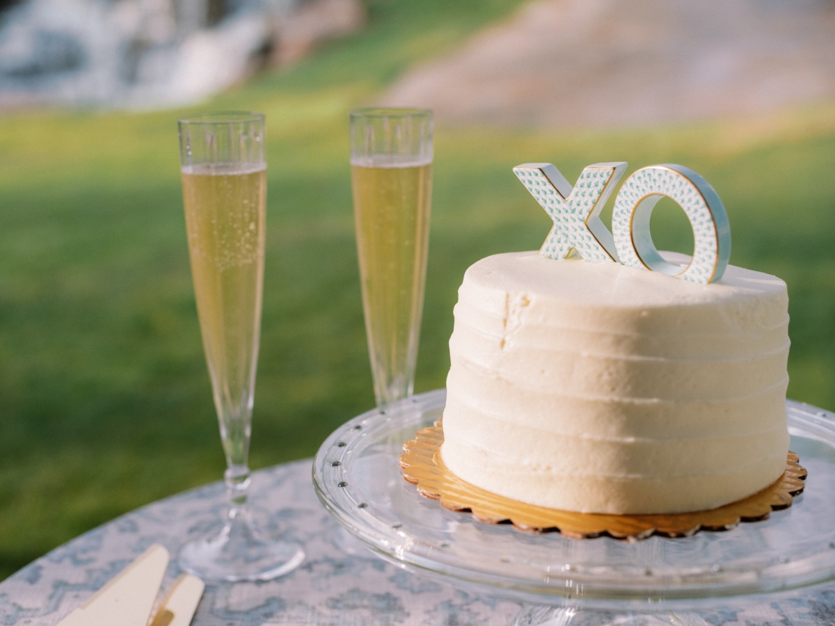 xo wedding cake