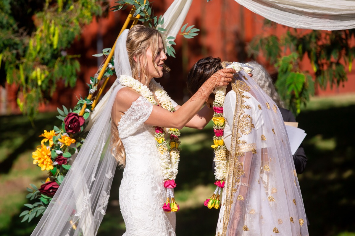 indian garland ceremony at wedding