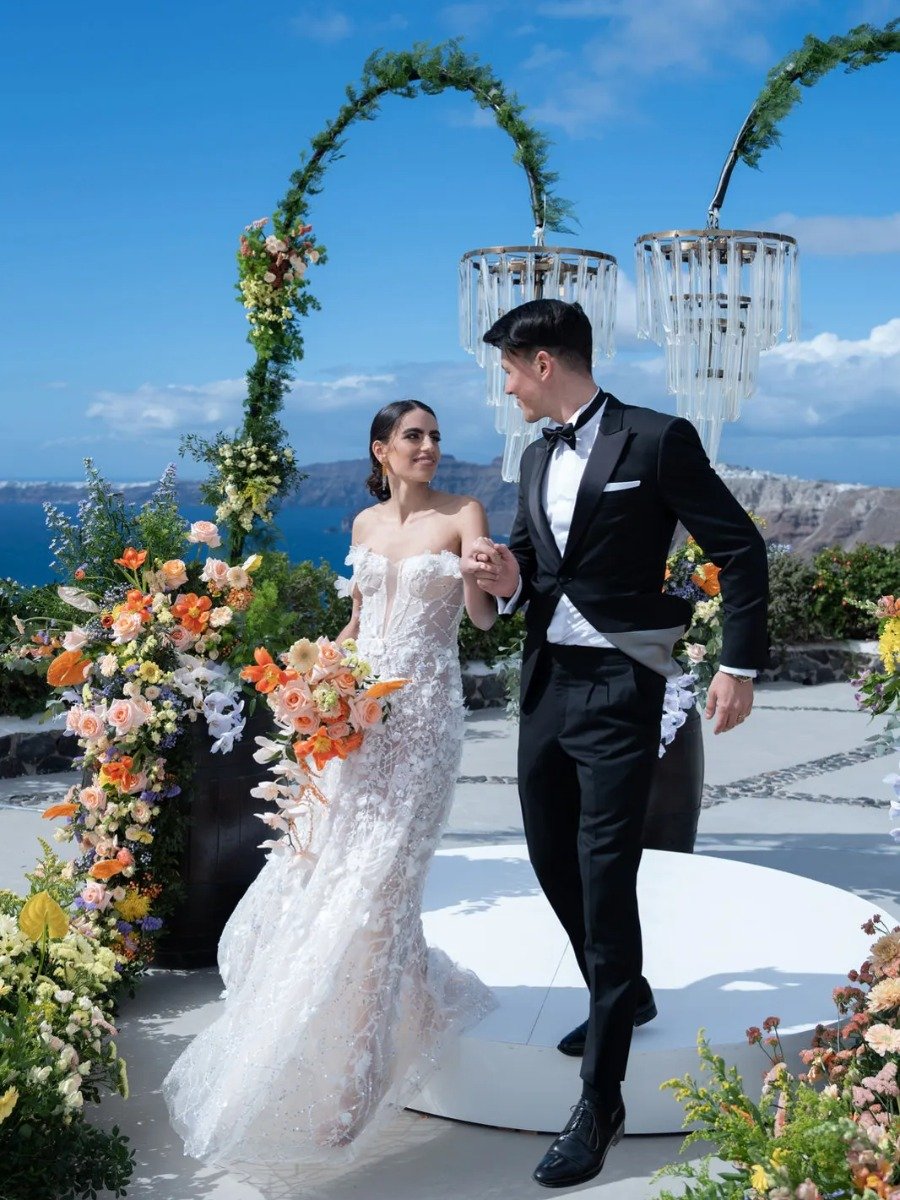 A glowing cliffside wedding inspiration in santorini