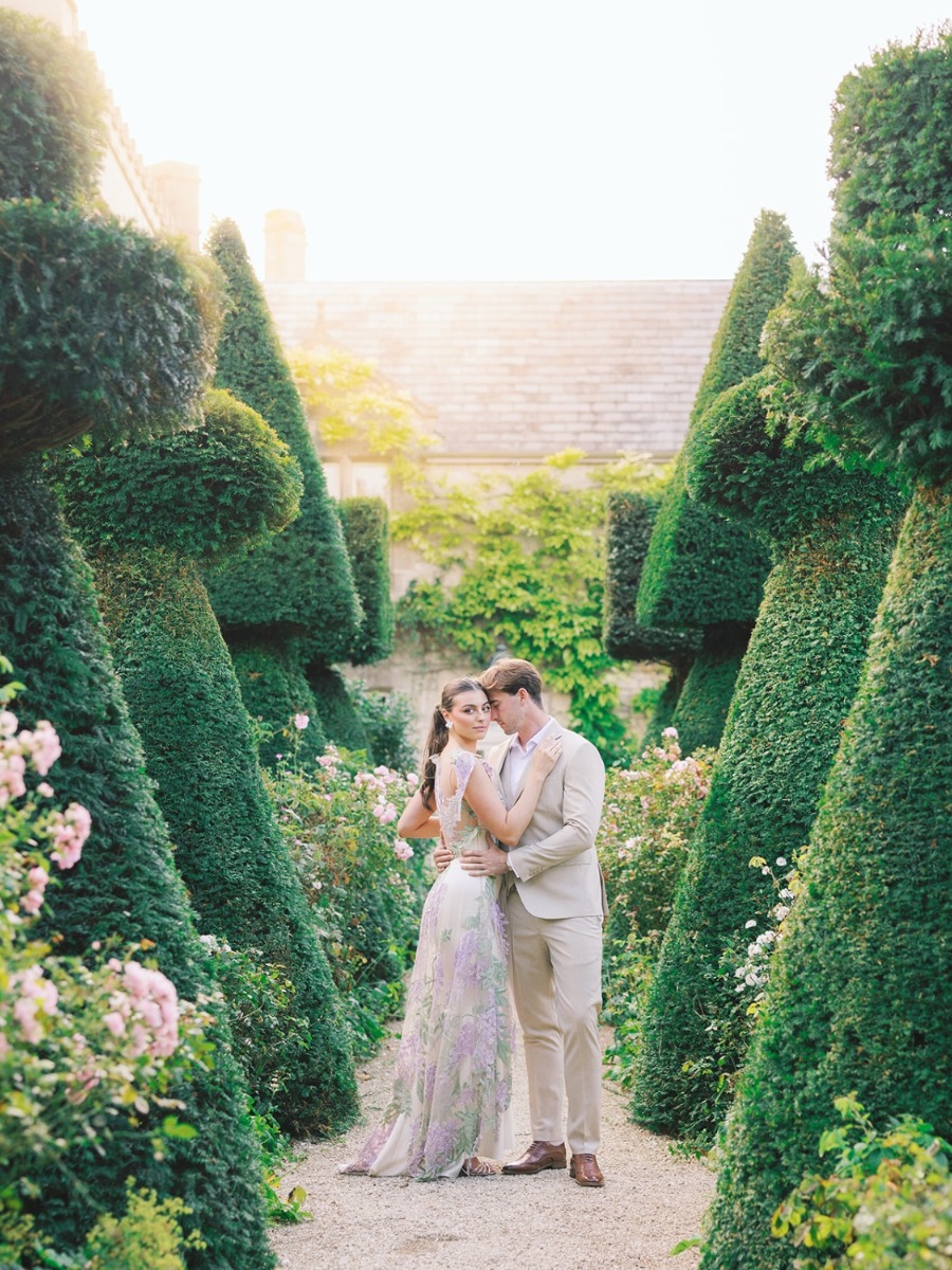 An enchanting garden wedding at a manor in the cotswolds