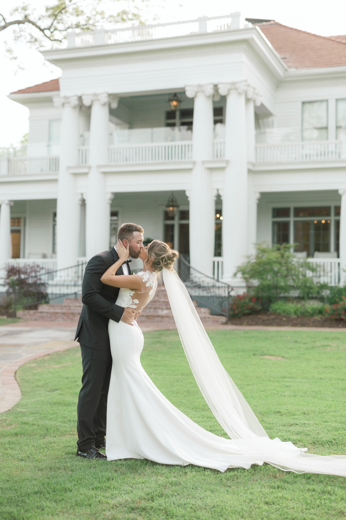 southern mansion wedding inspiration