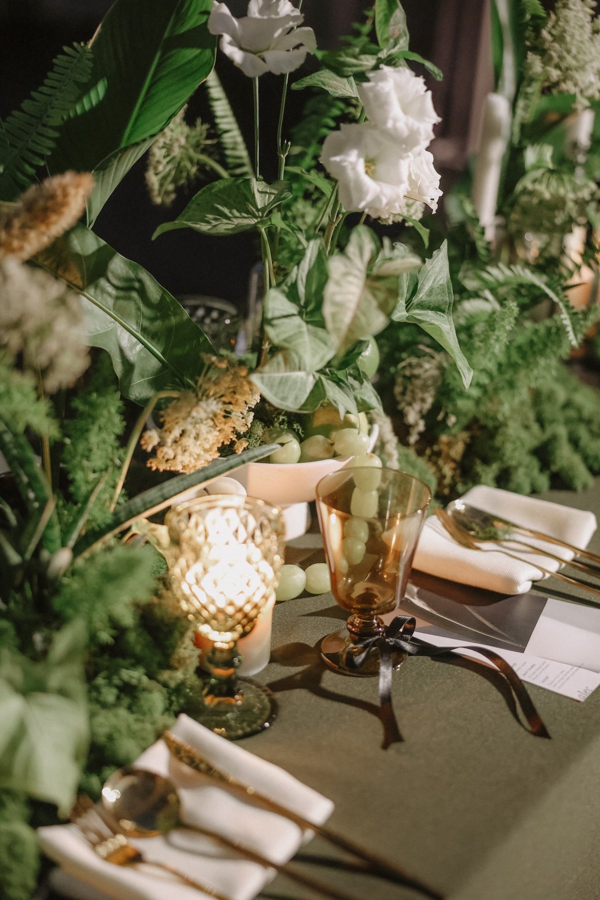 modern tropical wedding tablescape